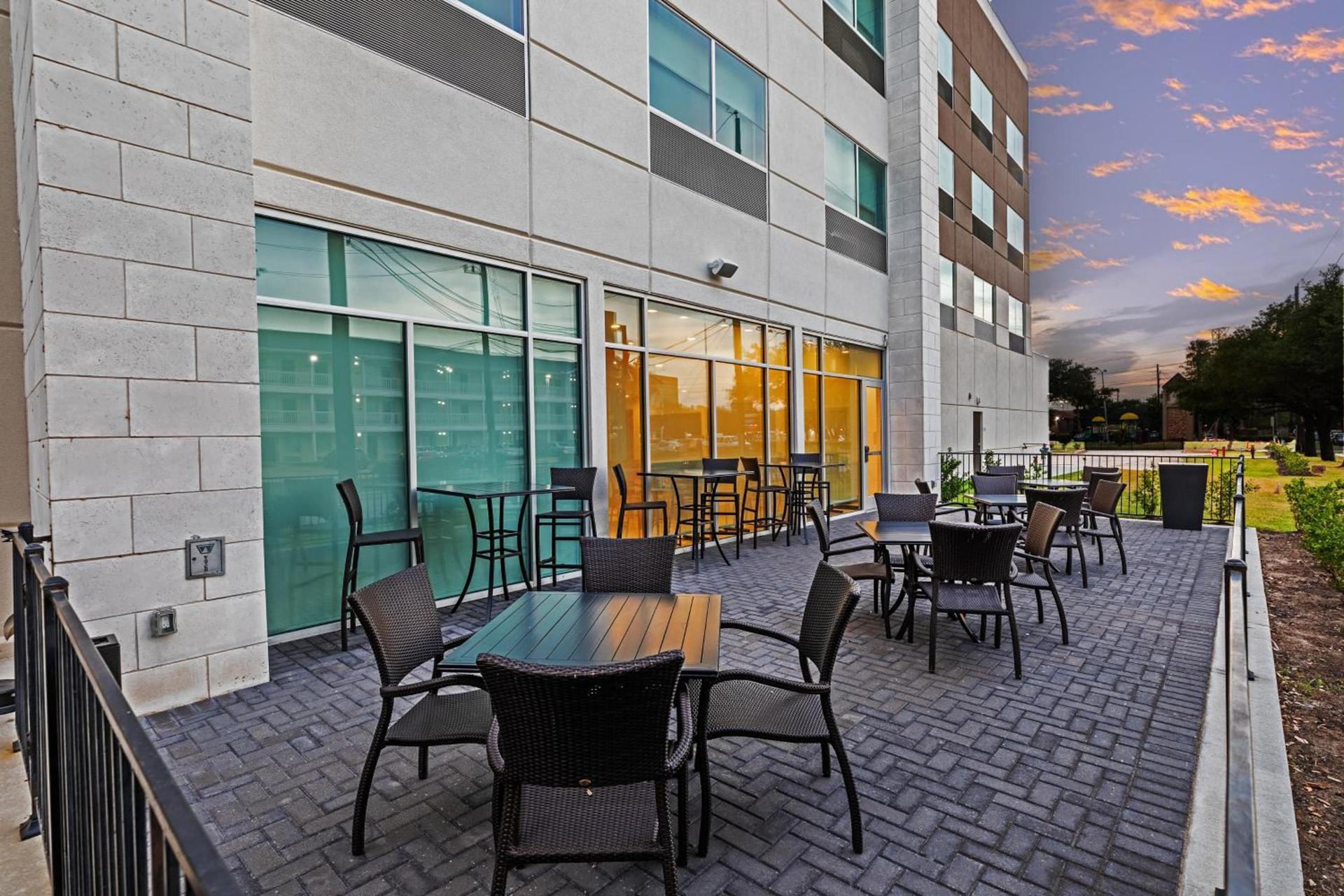 Holiday Inn Express & Suites - Stafford NW - Sugar Land by IHG photo 11