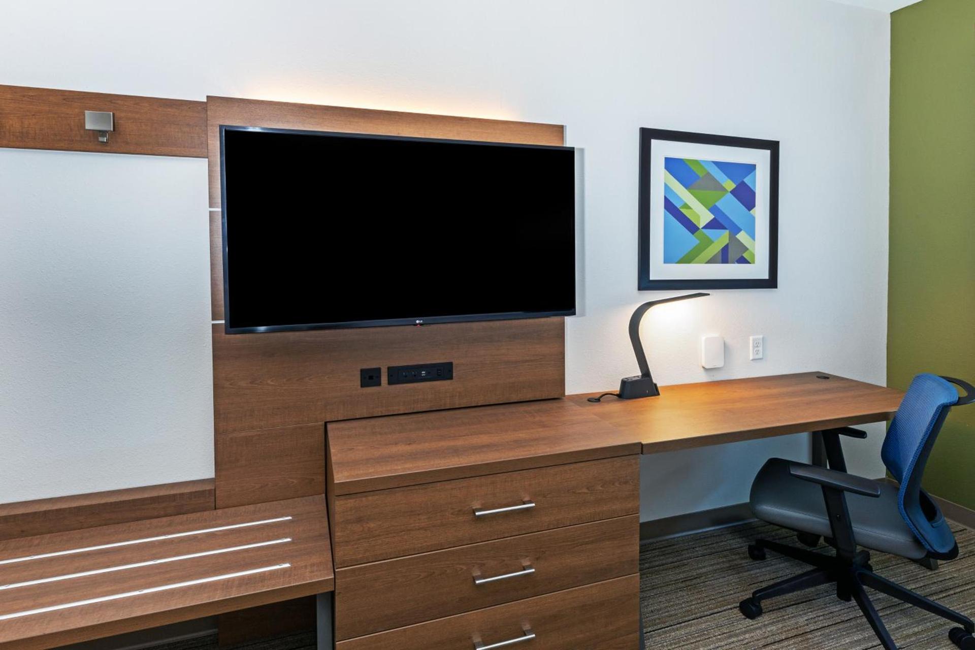 Holiday Inn Express & Suites - Stafford NW - Sugar Land by IHG photo 15