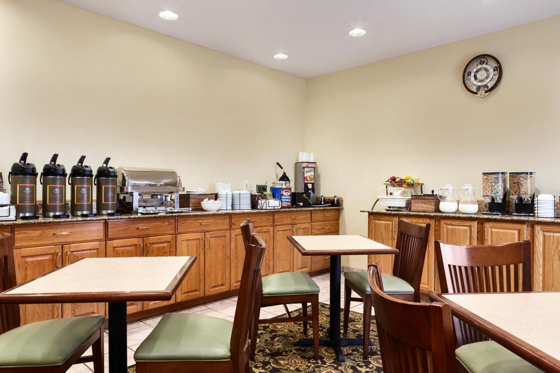 Country Inn & Suites by Radisson, Marion, OH photo 31