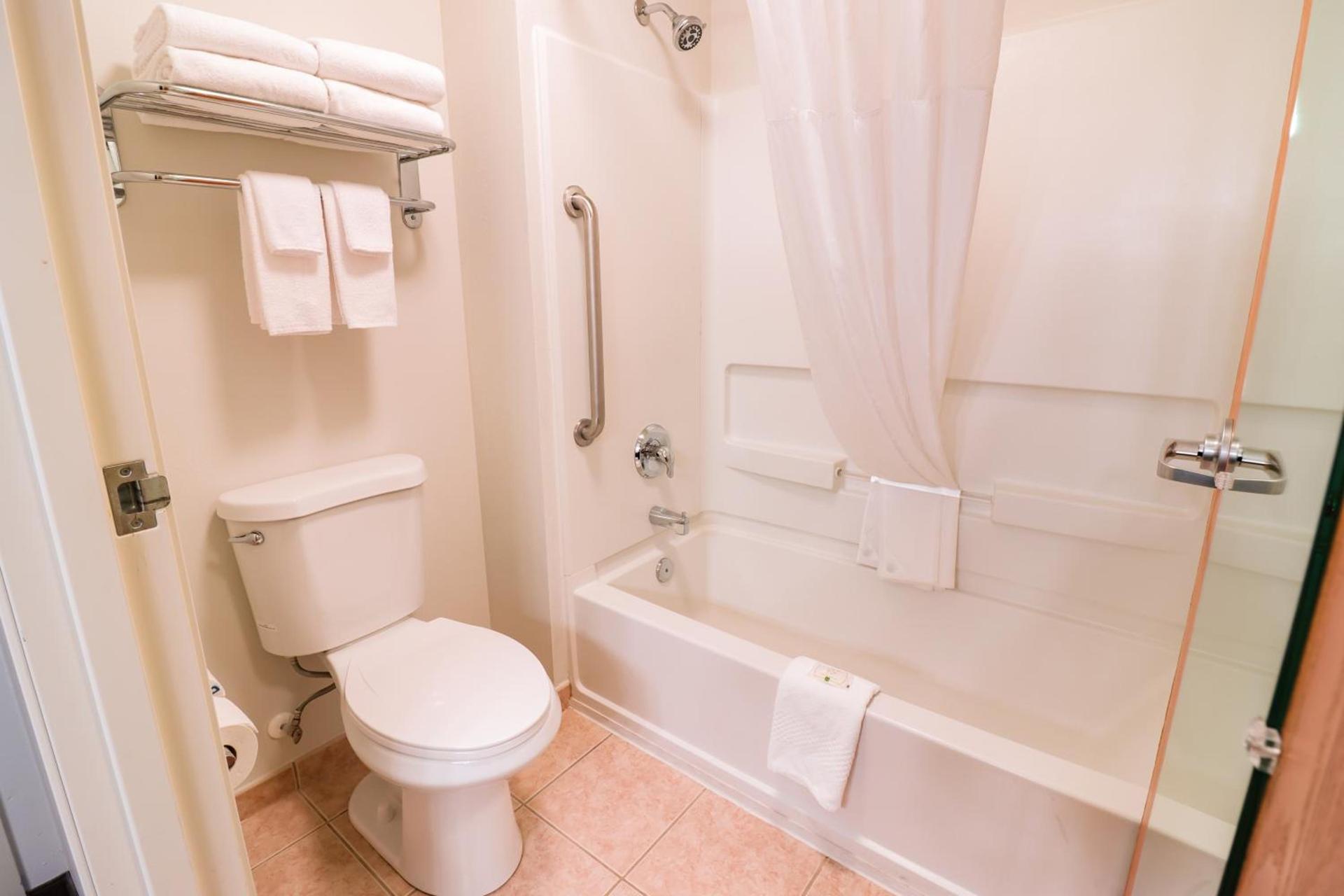 Quality Inn & Suites Sequim at Olympic National Park photo 26