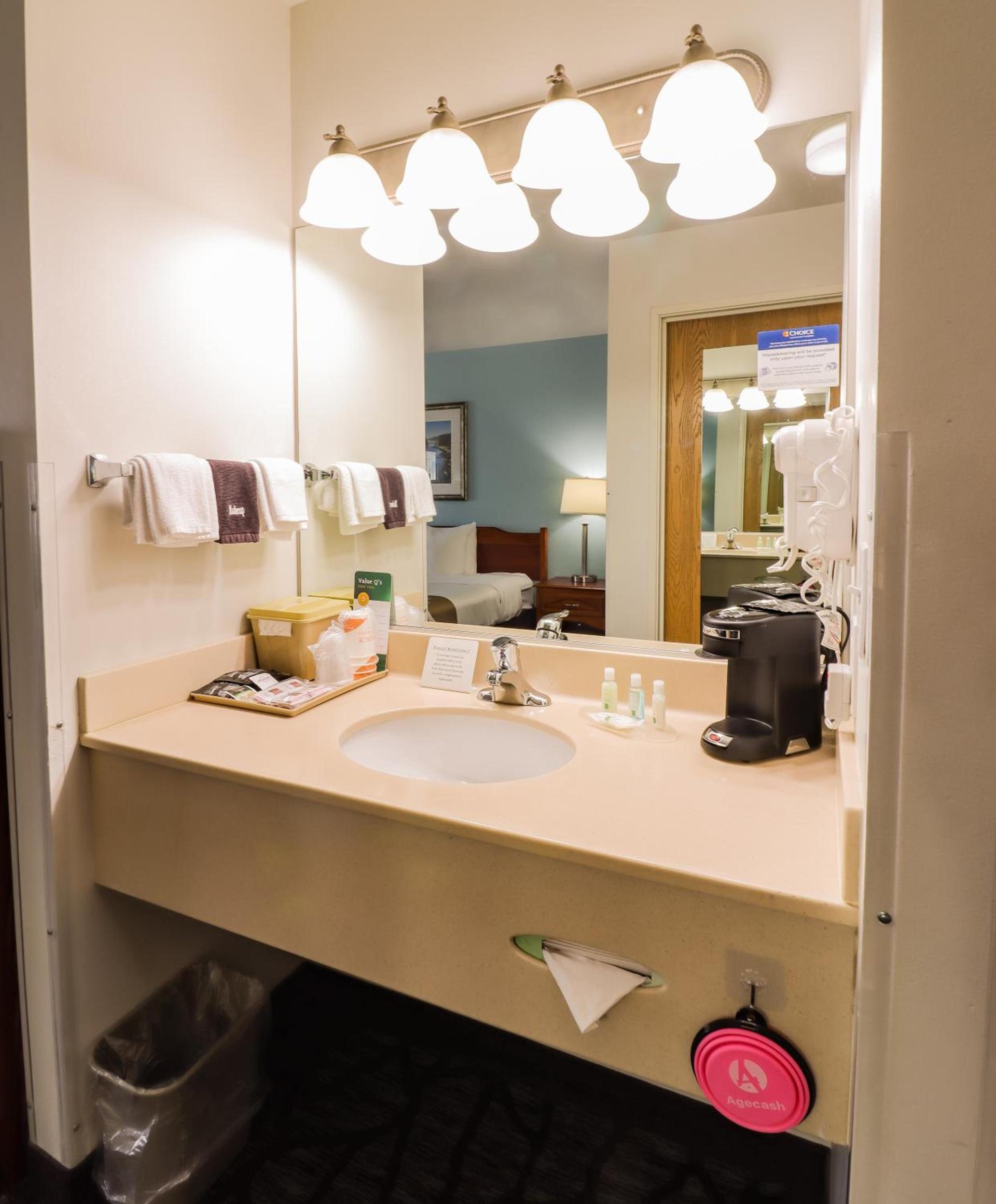 Quality Inn & Suites Sequim at Olympic National Park photo 36
