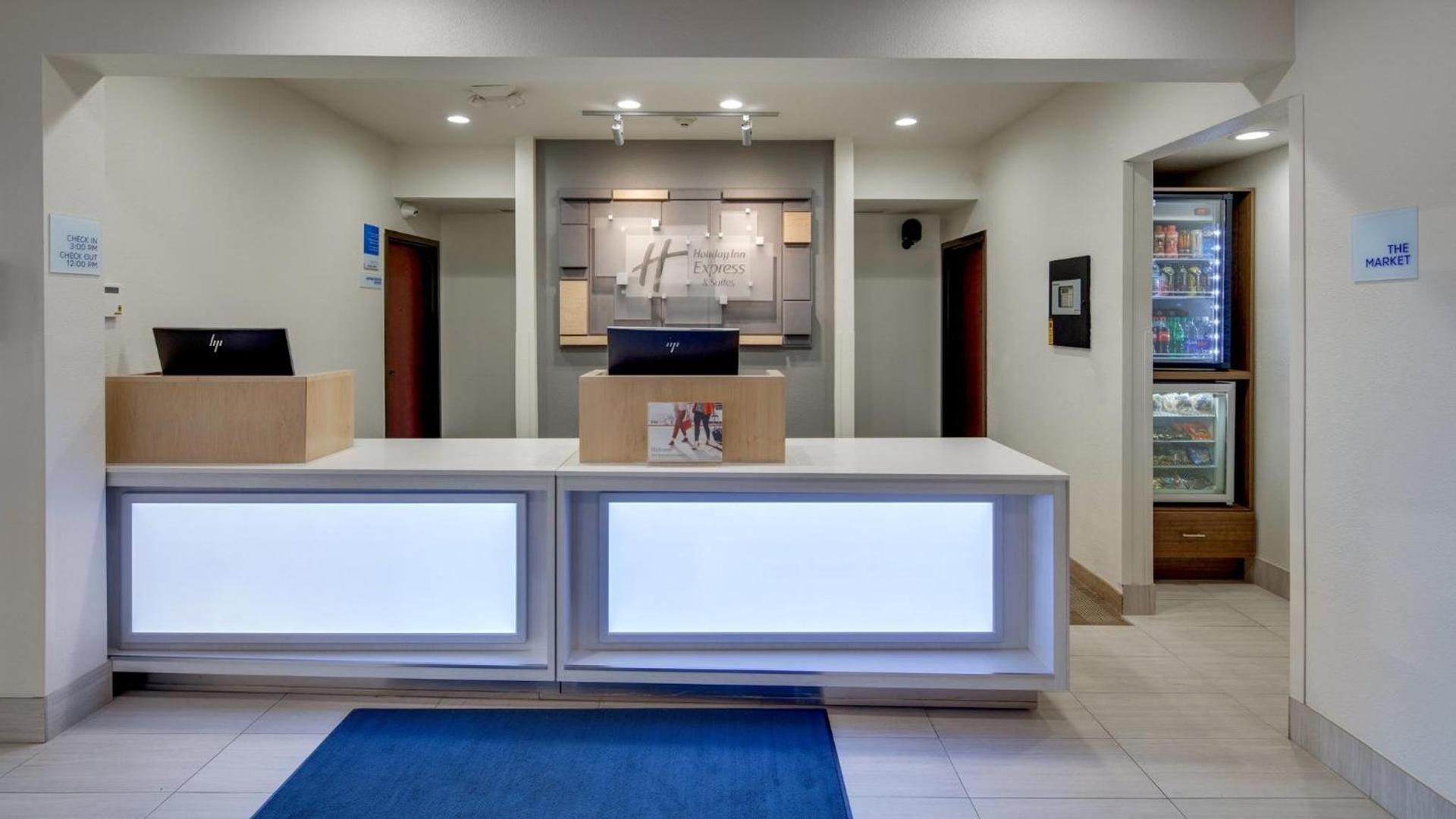 Holiday Inn Express & Suites Detroit - Farmington Hills by IHG photo 3