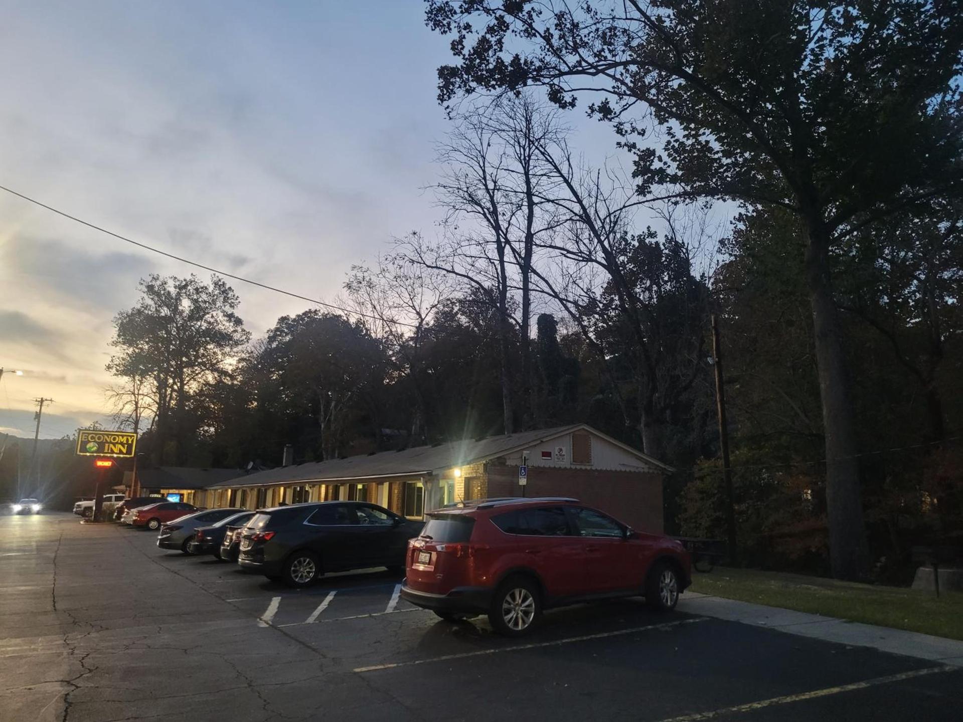 Economy Inn Sylva photo 18