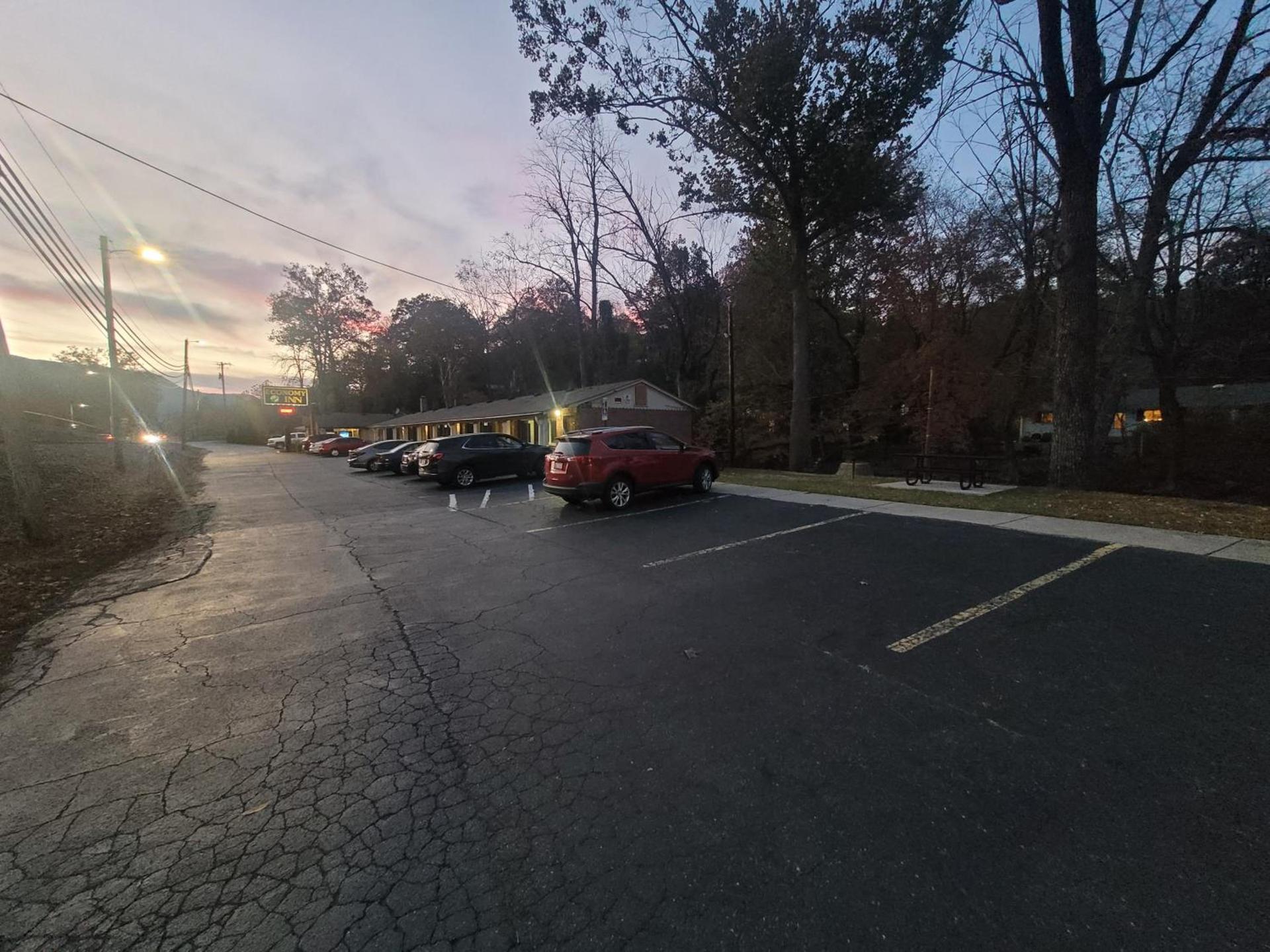 Economy Inn Sylva photo 23