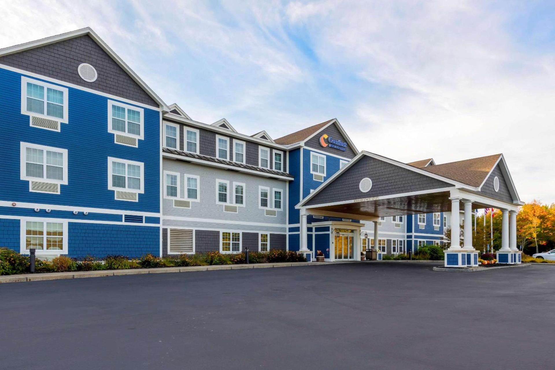 Comfort Inn & Suites Wilton photo 2