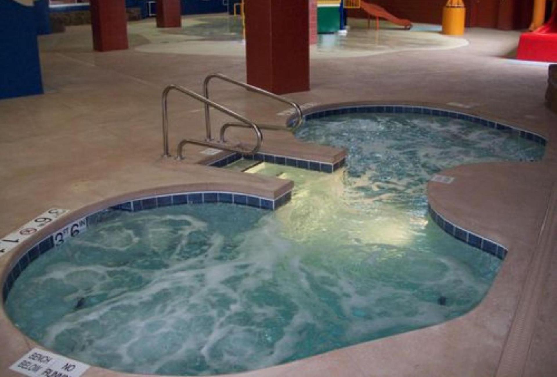 Holiday Inn Omaha Downtown - Waterpark by IHG photo 13