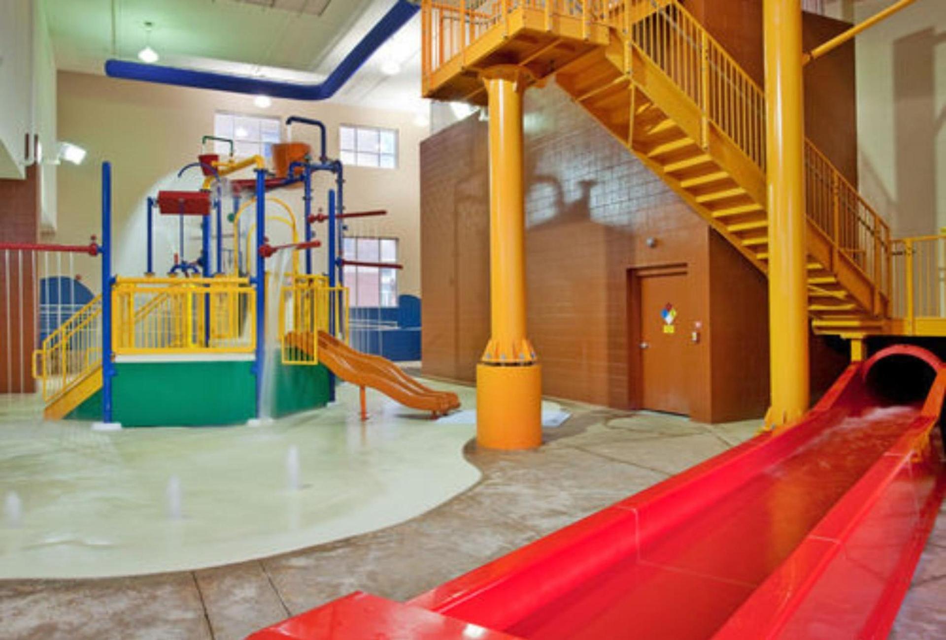 Holiday Inn Omaha Downtown - Waterpark by IHG photo 11