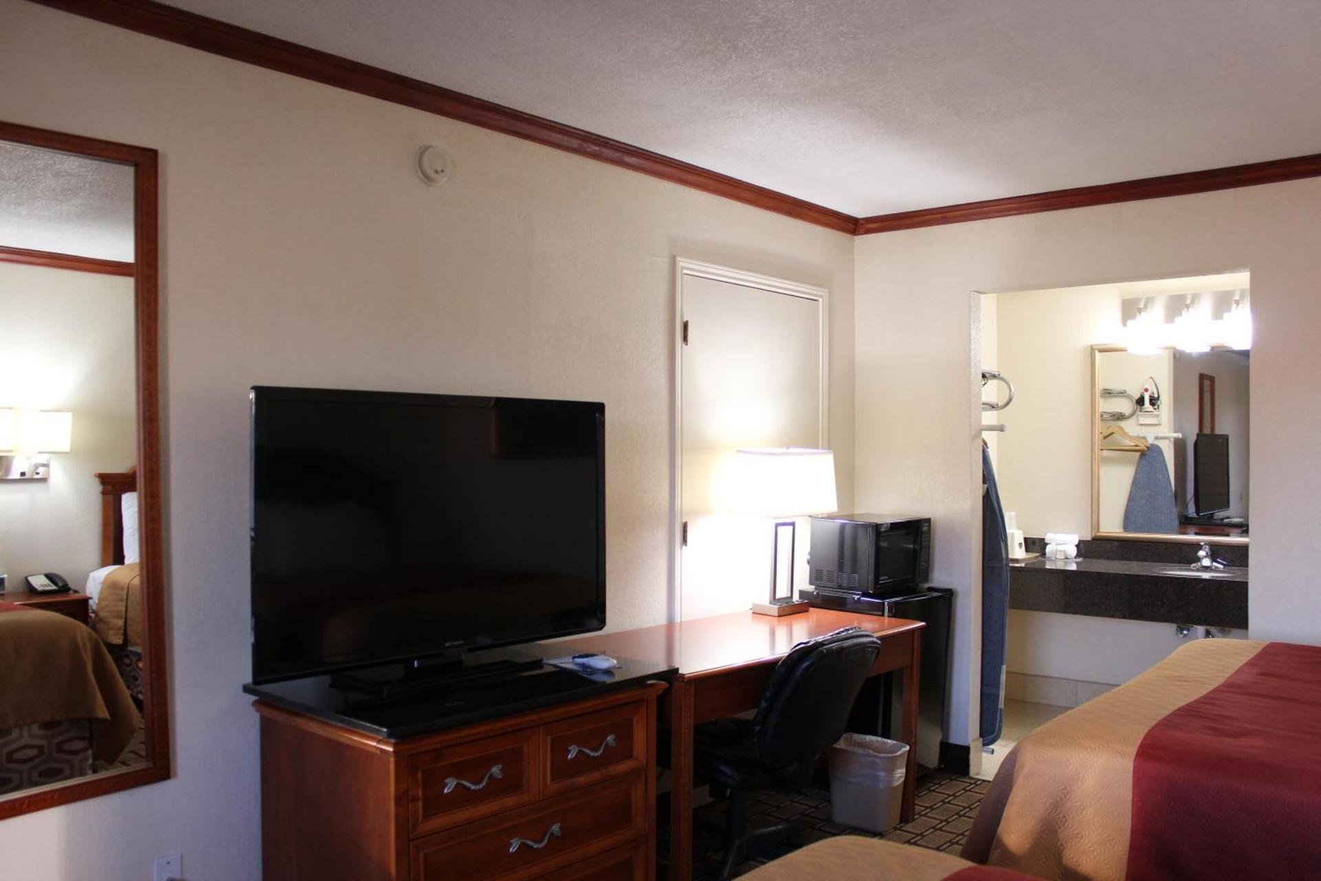 Sanger Inn photo 3