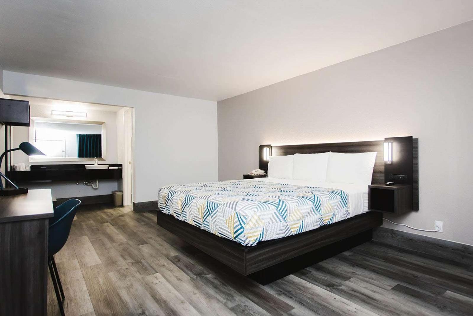 Studio 6 Houston TX Medical Center NRG Stadium photo 13