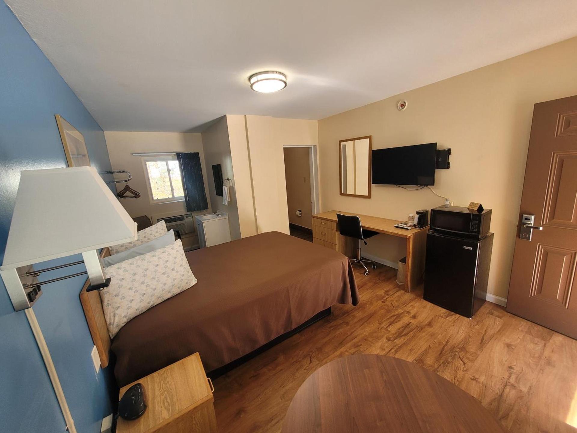 Economy Inn Sylva photo 32