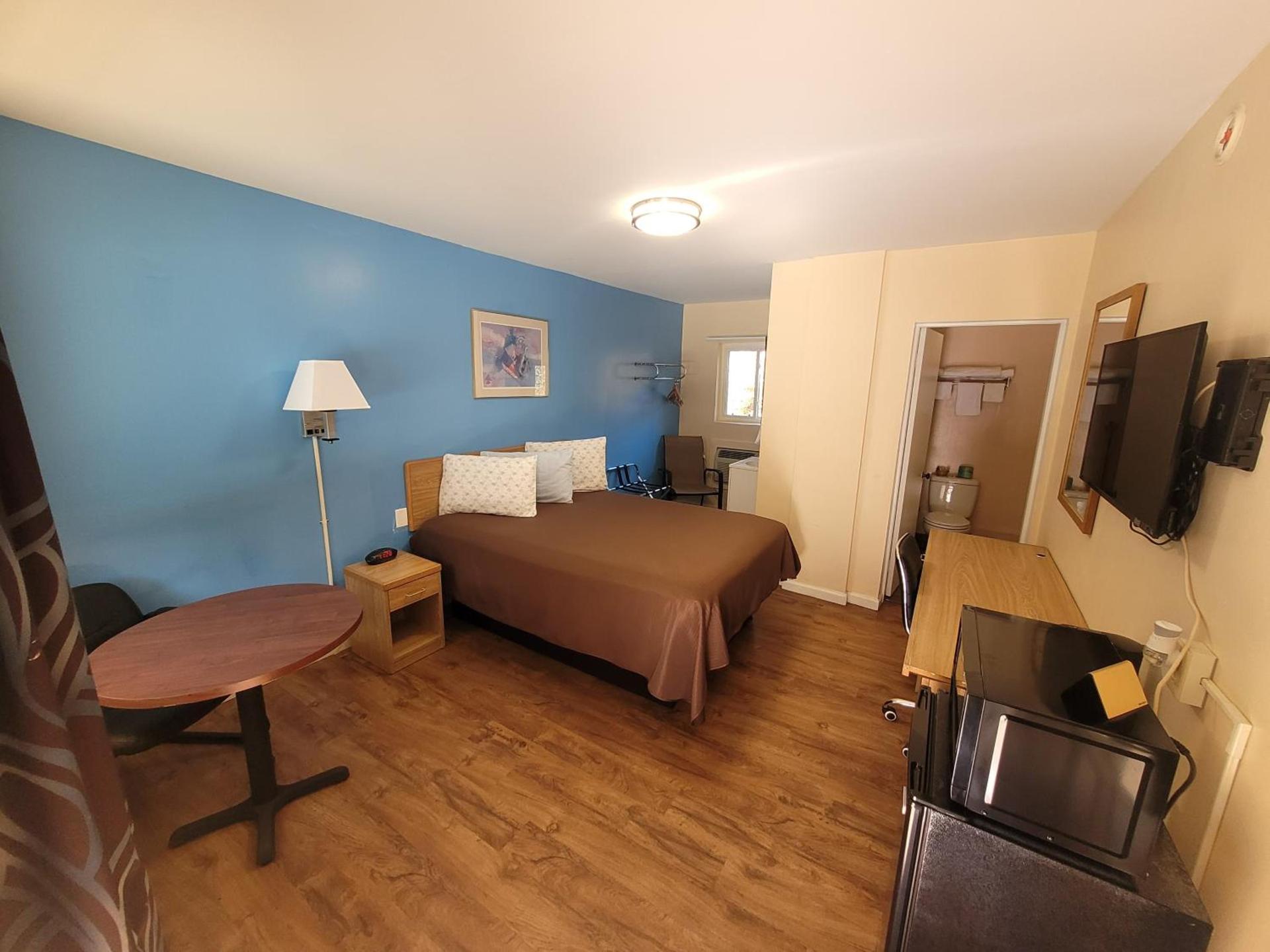 Economy Inn Sylva photo 16