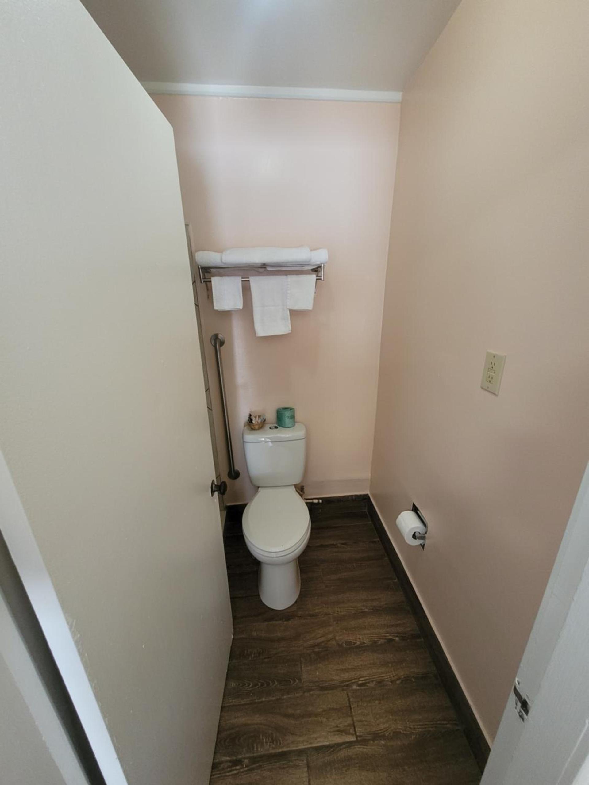 Economy Inn Sylva photo 33