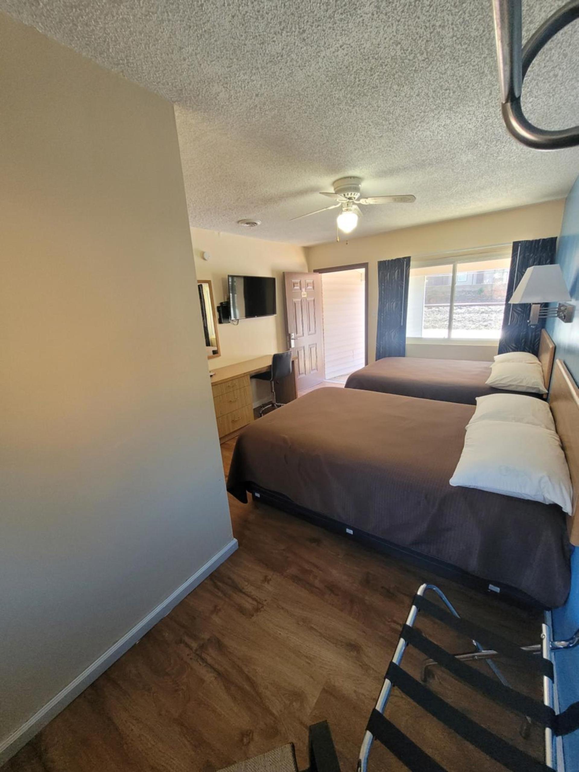 Economy Inn Sylva photo 28