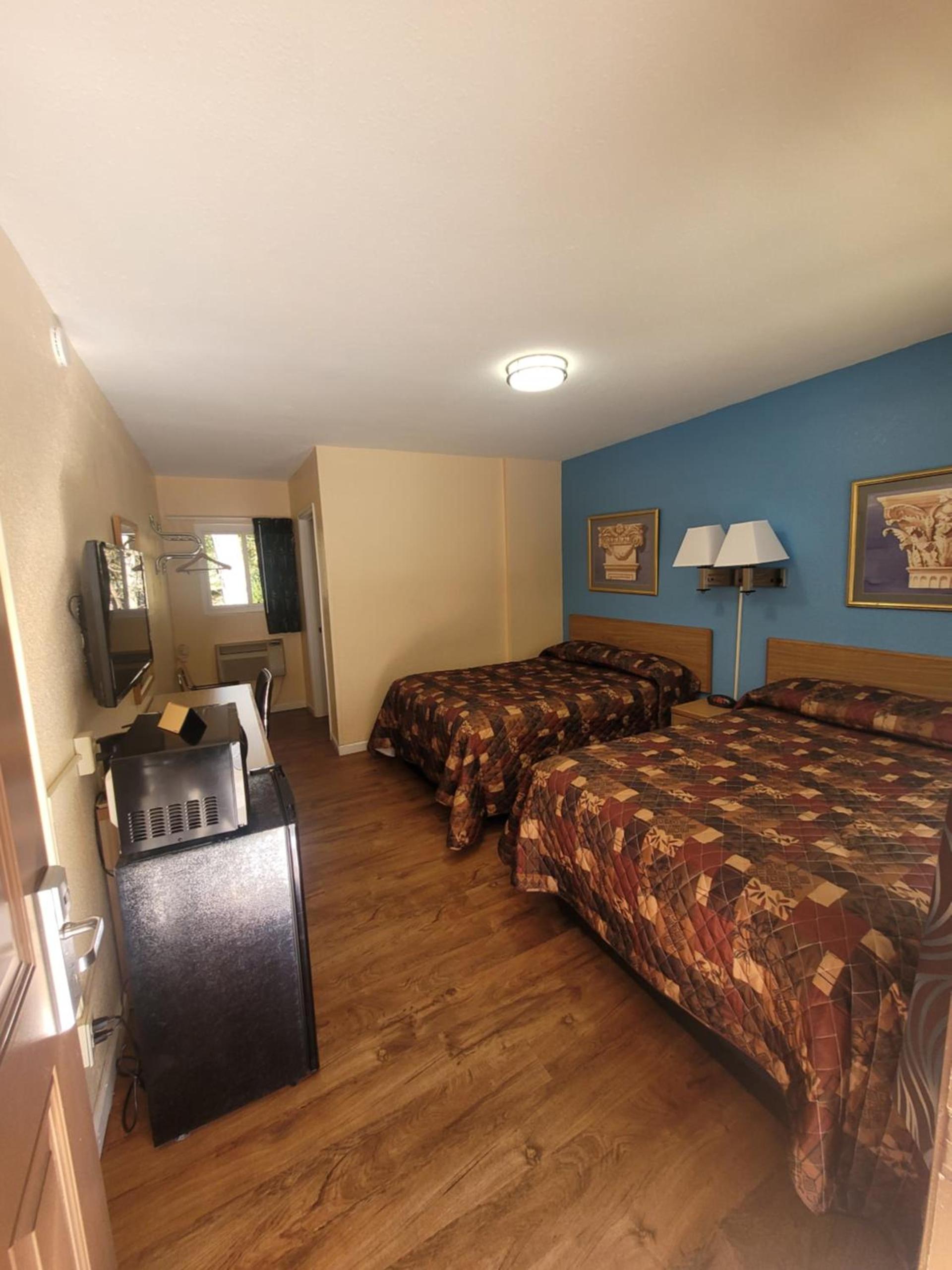Economy Inn Sylva photo 11