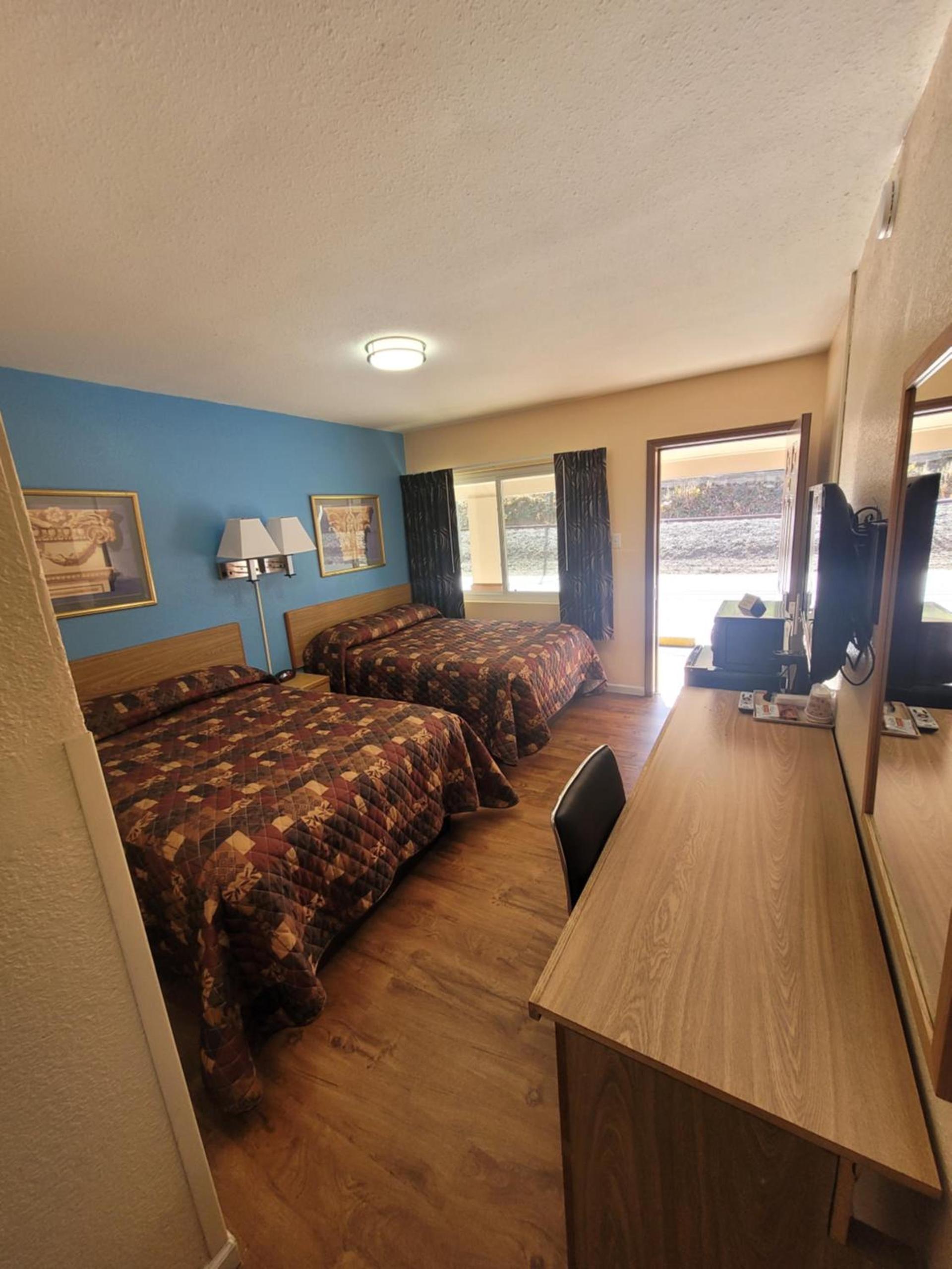 Economy Inn Sylva photo 24