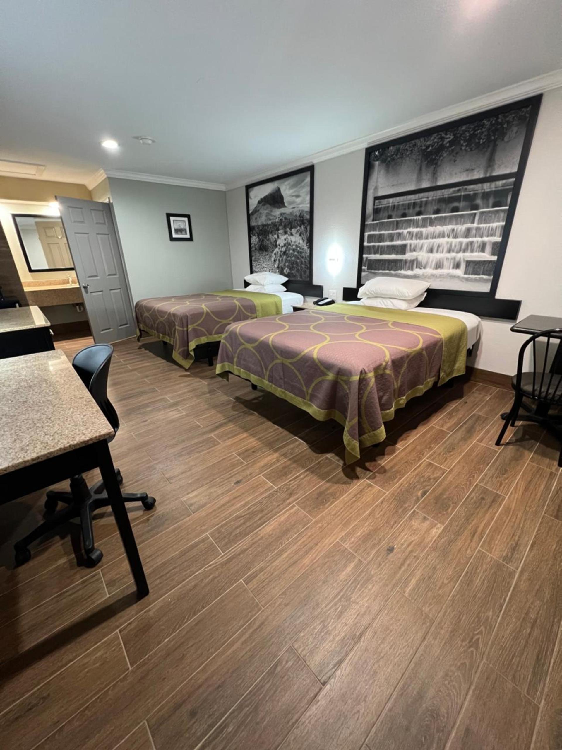 Super 8 by Wyndham McAllen-Downtown-Airport-LA Plaza Mall photo 22