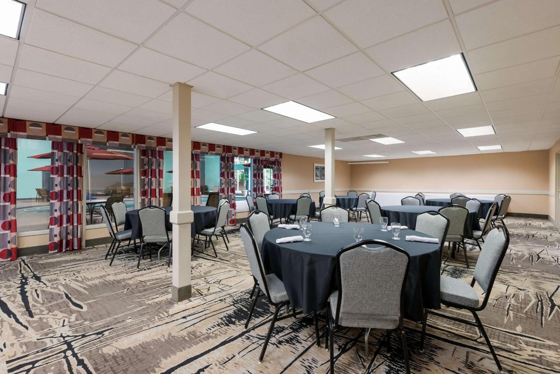 Best Western Holiday Lodge photo 39