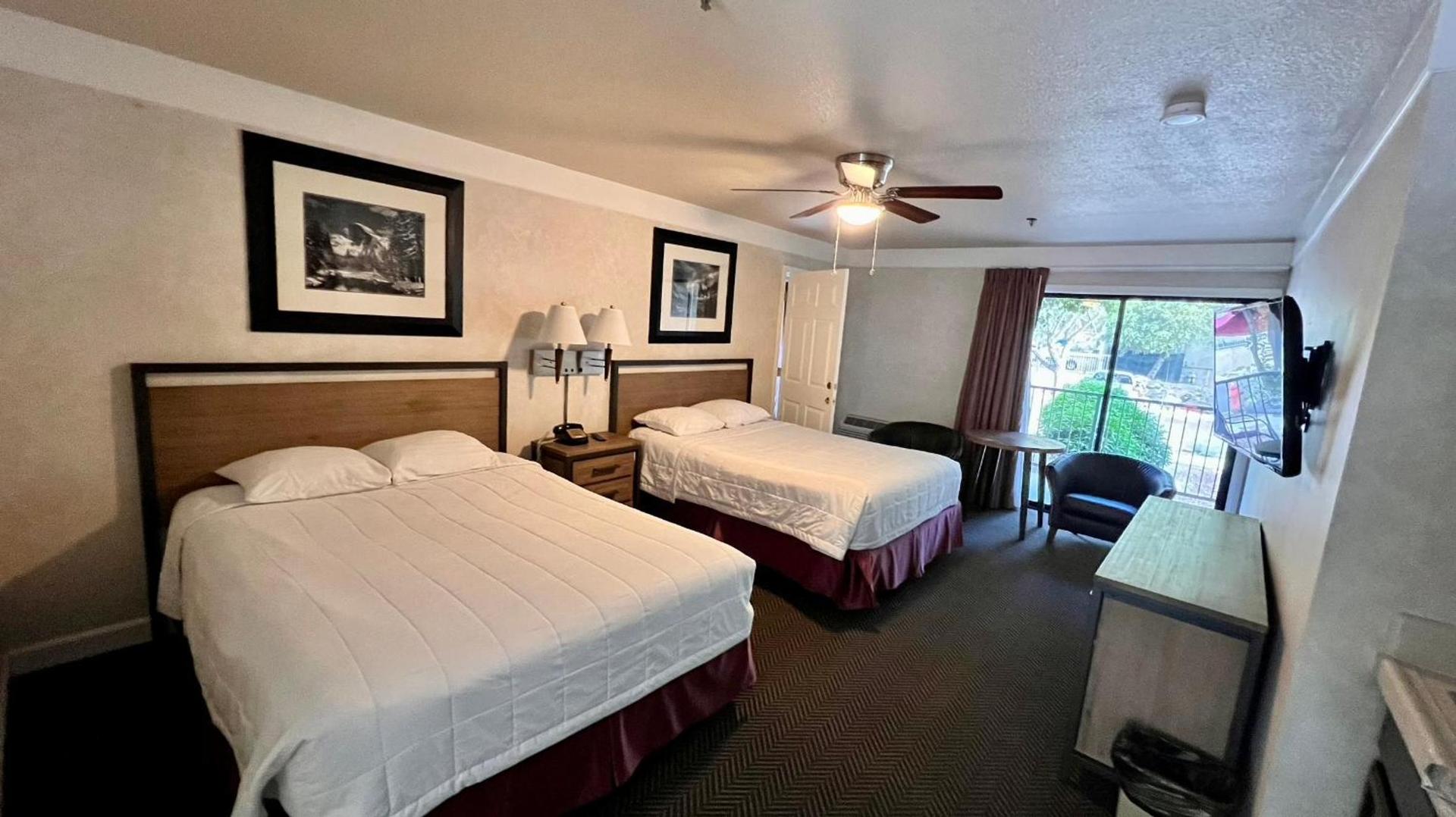 Yosemite View Lodge photo 2