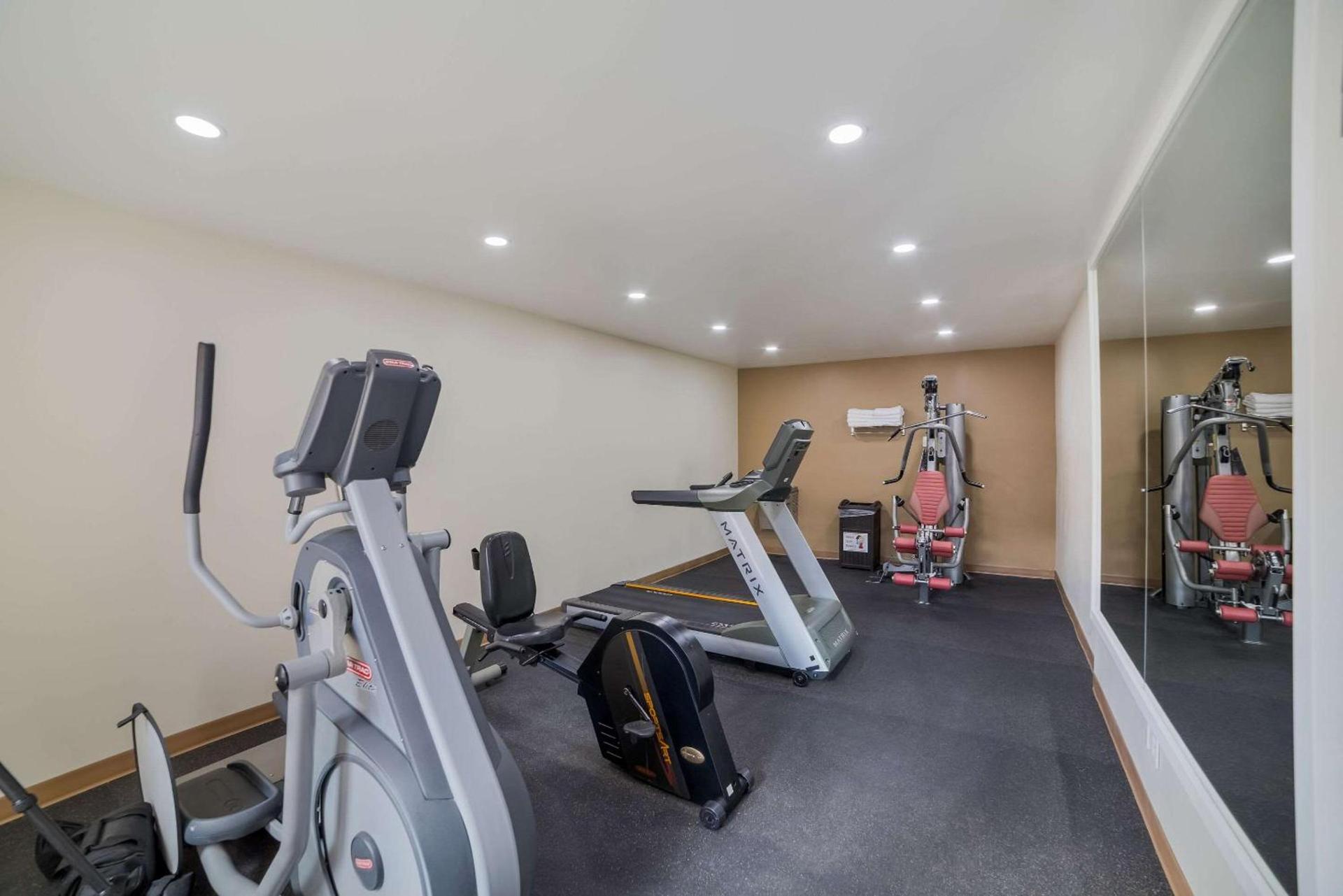 Quality Inn & Suites Goodyear - Phoenix West photo 12