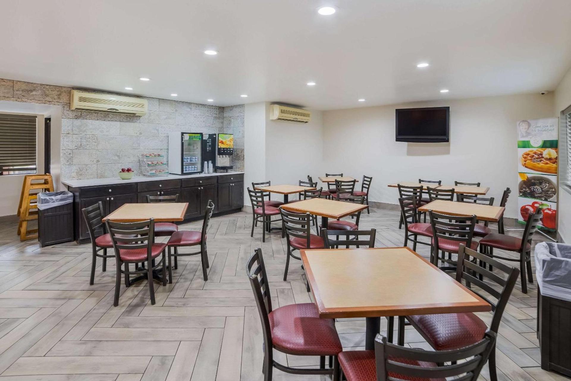 Quality Inn & Suites Goodyear - Phoenix West photo 29