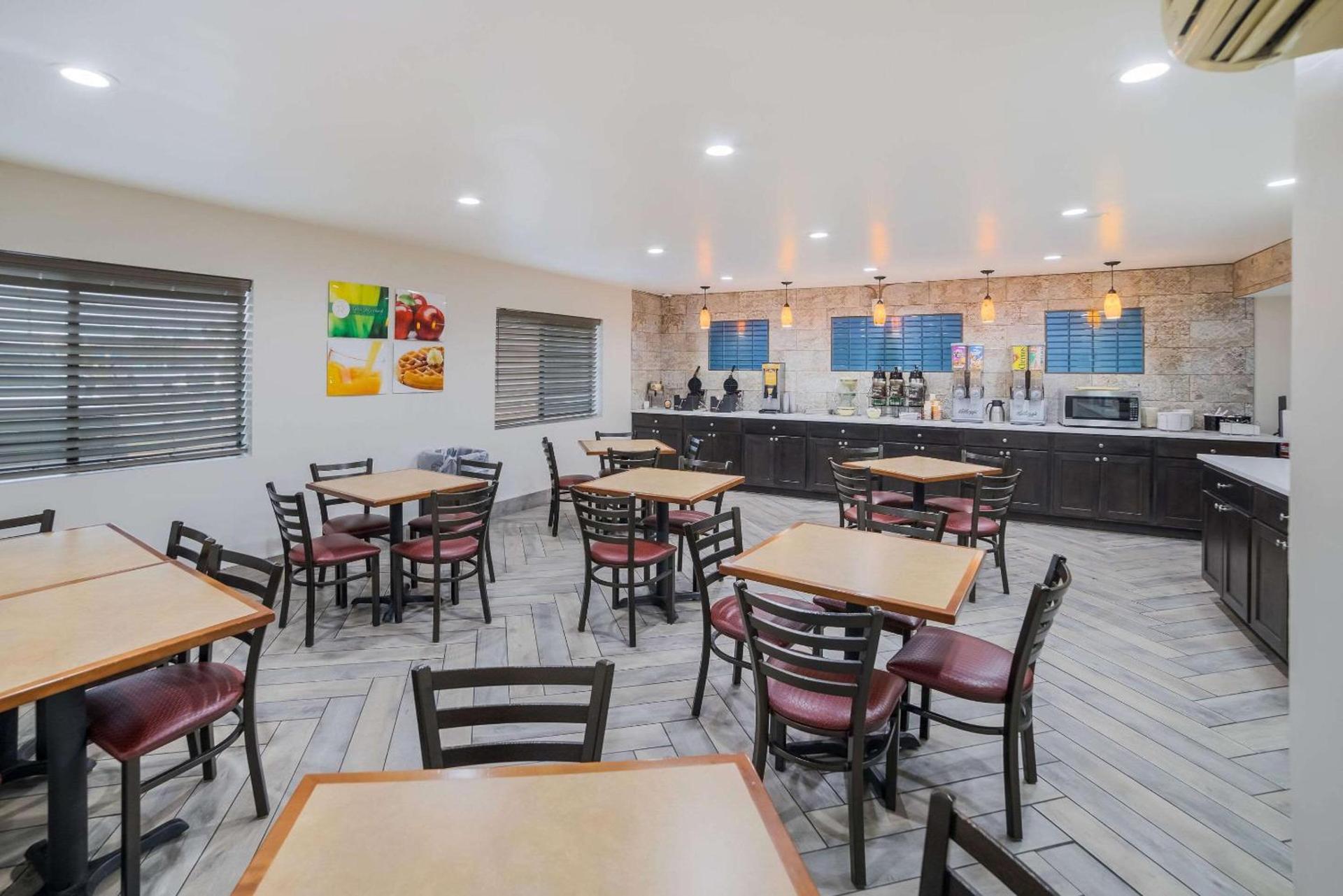 Quality Inn & Suites Goodyear - Phoenix West photo 28