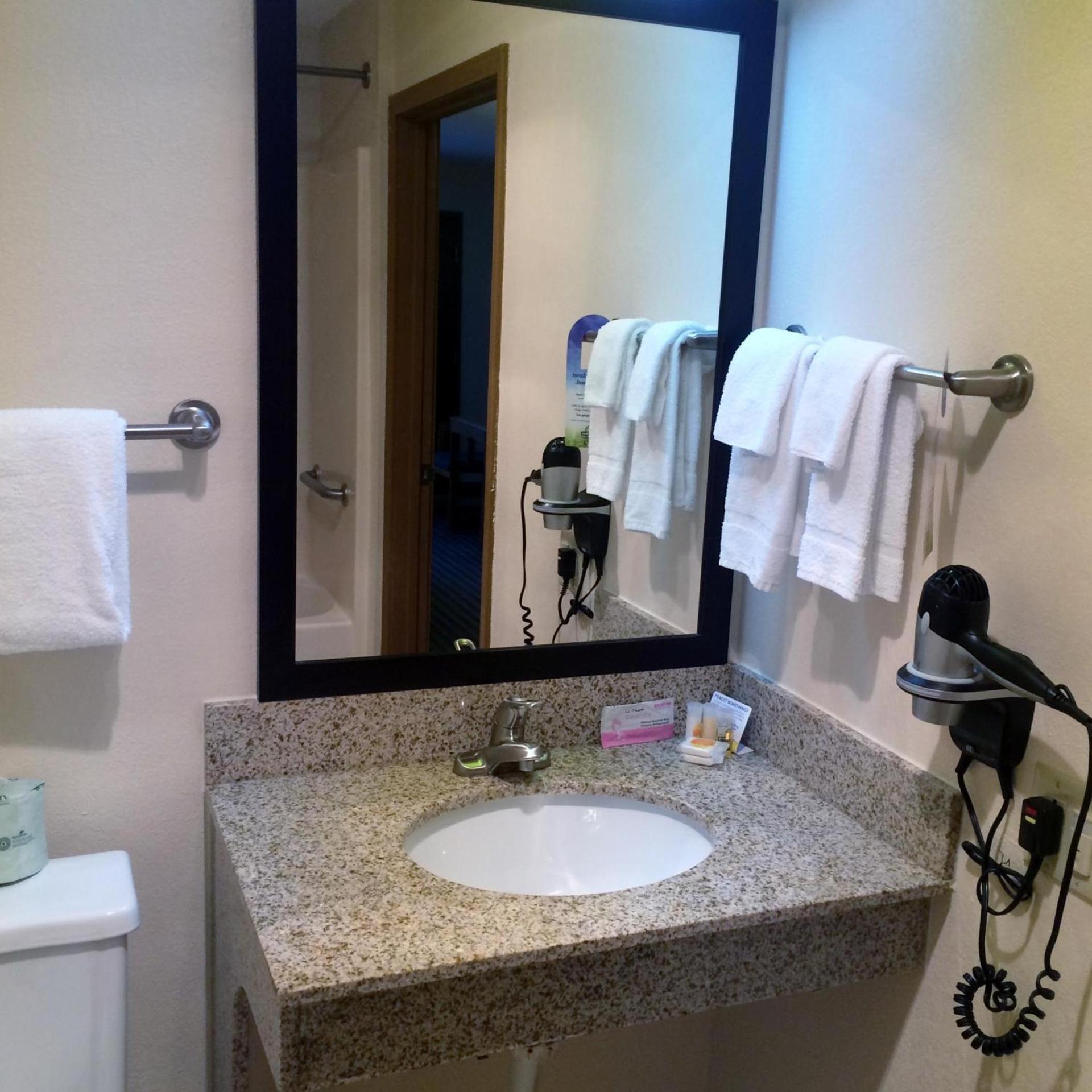 Days Inn by Wyndham Charleston photo 23