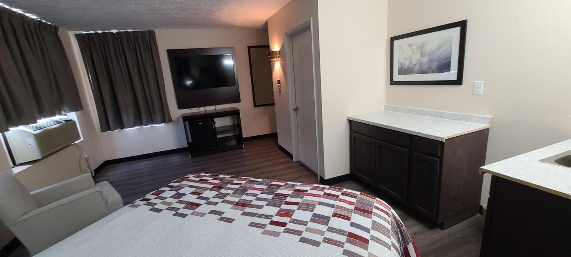 Red Roof Inn Dillon, SC photo 31