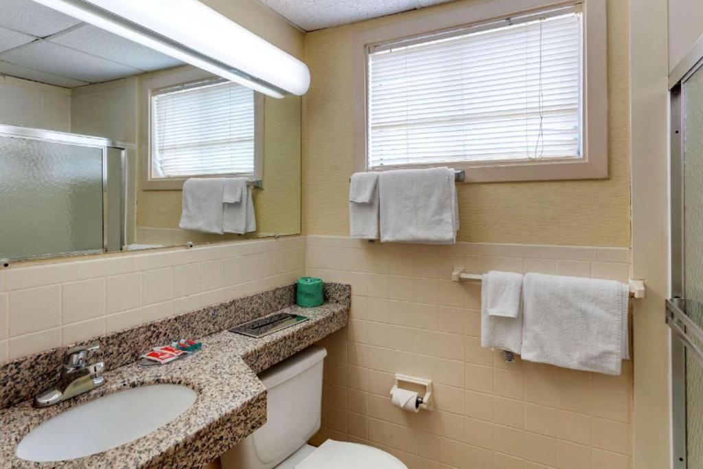 Economy Inn photo 19