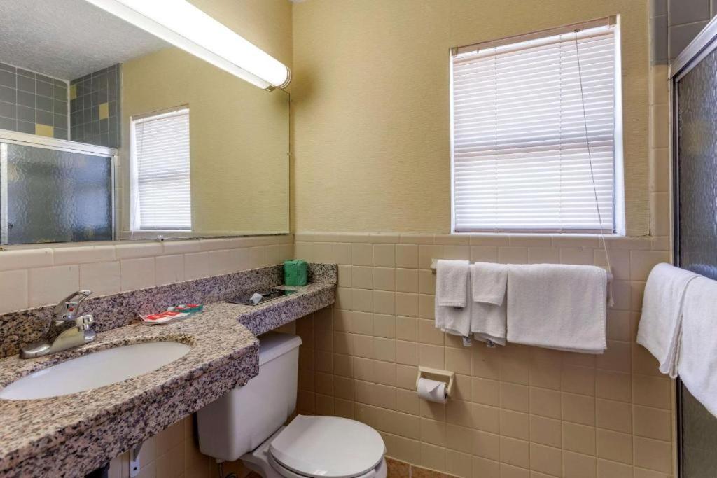 Economy Inn photo 17