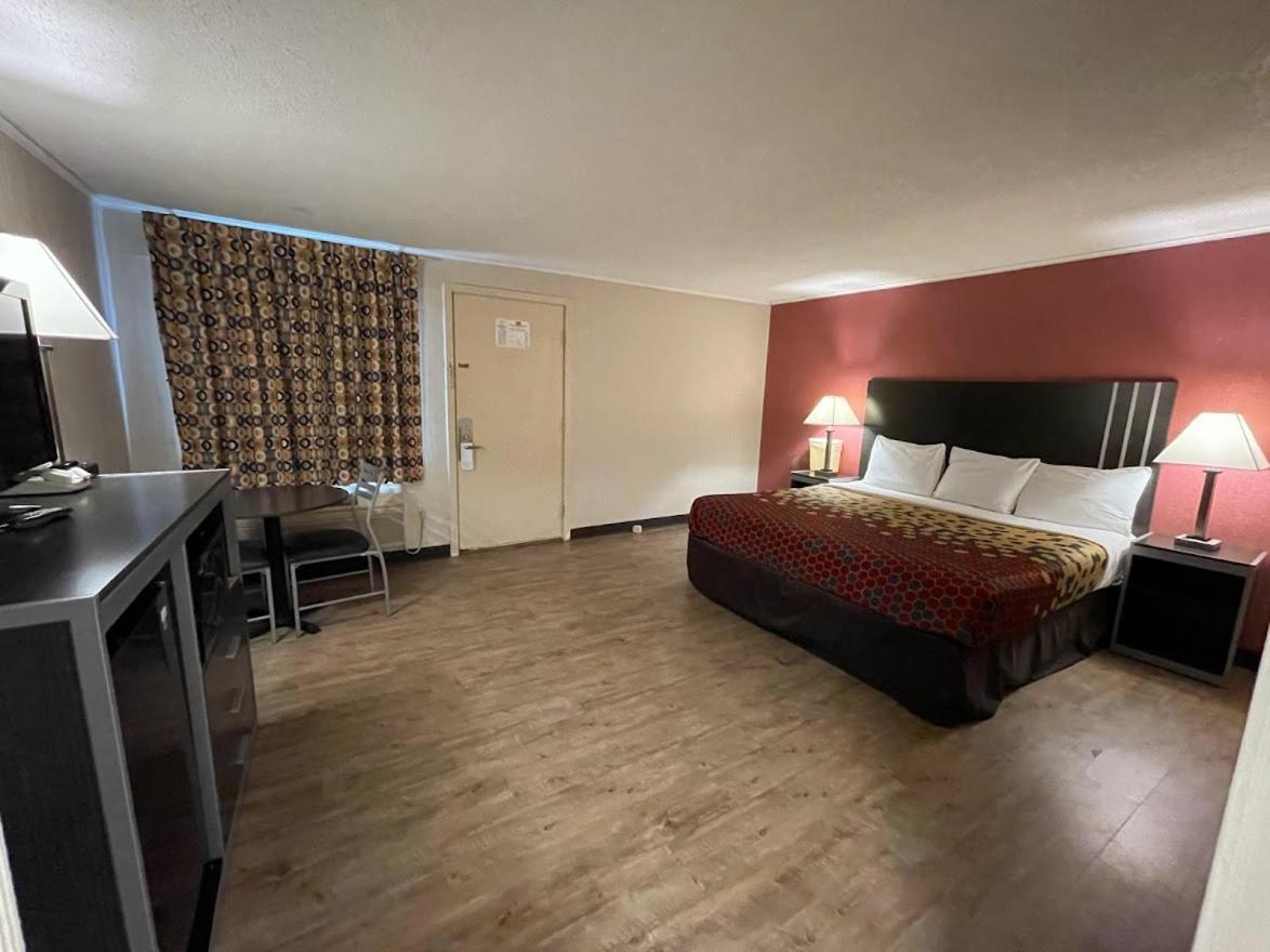 Economy Inn photo 11