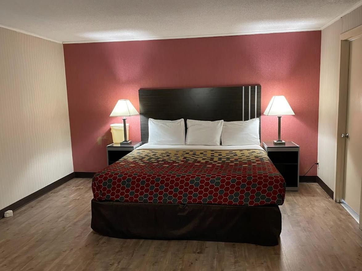 Economy Inn photo 10