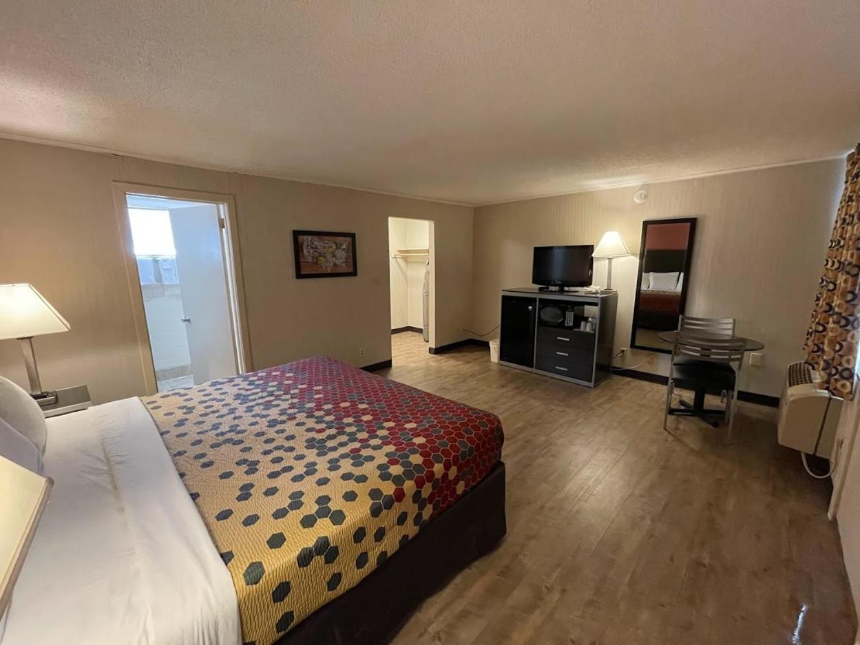 Economy Inn photo 8