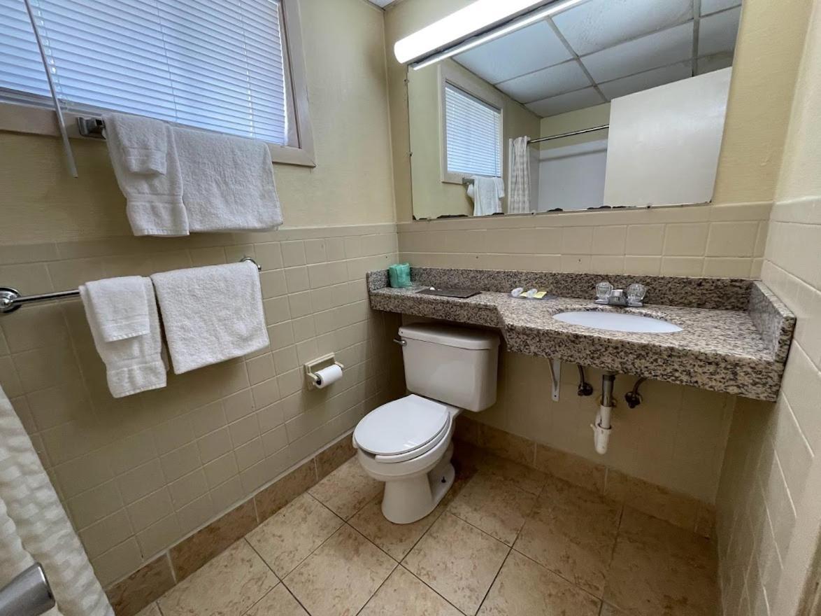 Economy Inn photo 7