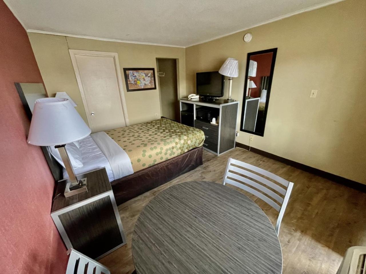 Economy Inn photo 20