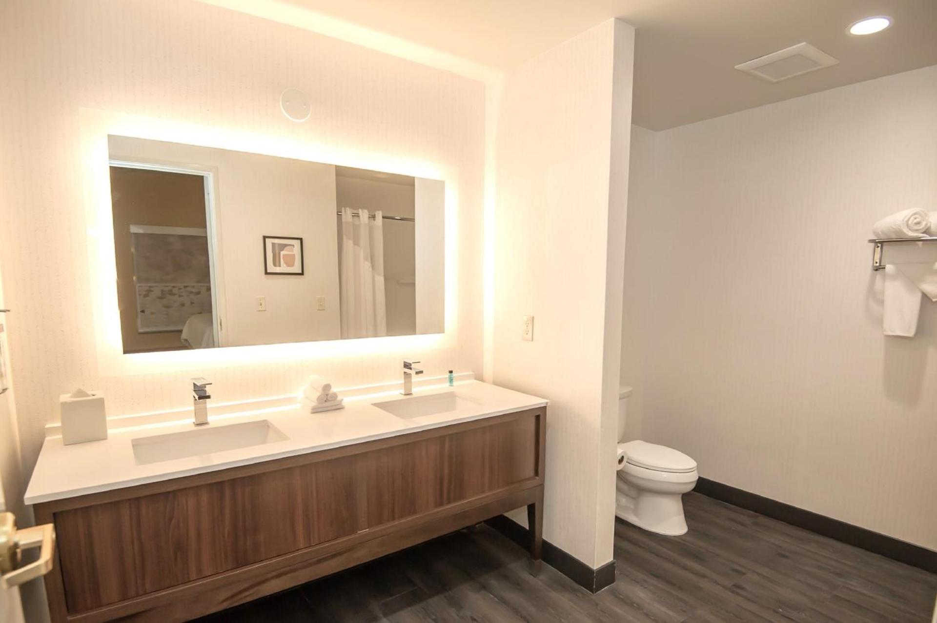 Holiday Inn & Suites Oakland - Airport by IHG photo 29