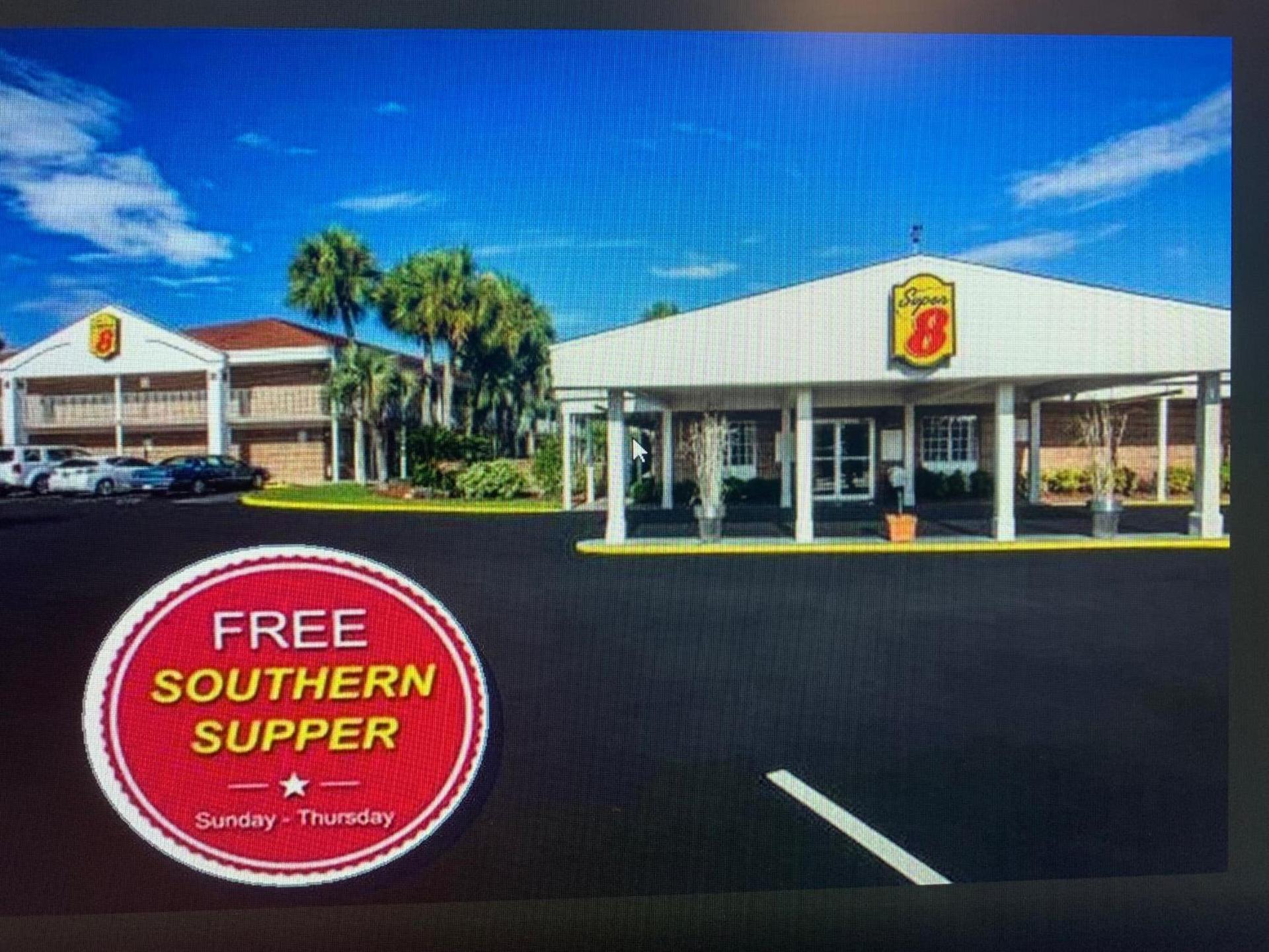 Super 8 by Wyndham Lake City photo 40