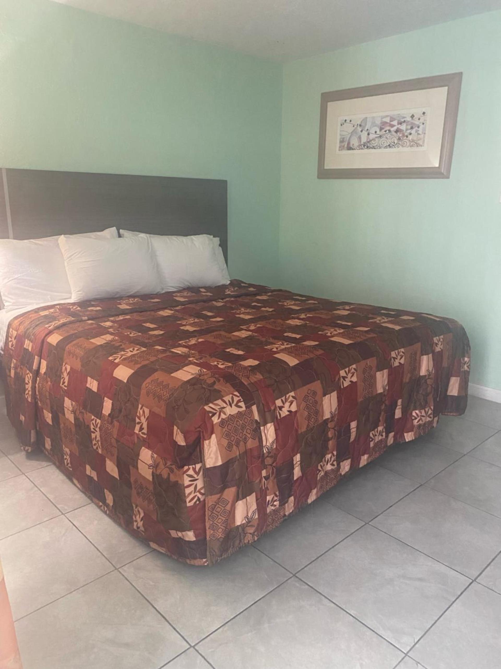 Royal Canadian Motel photo 67