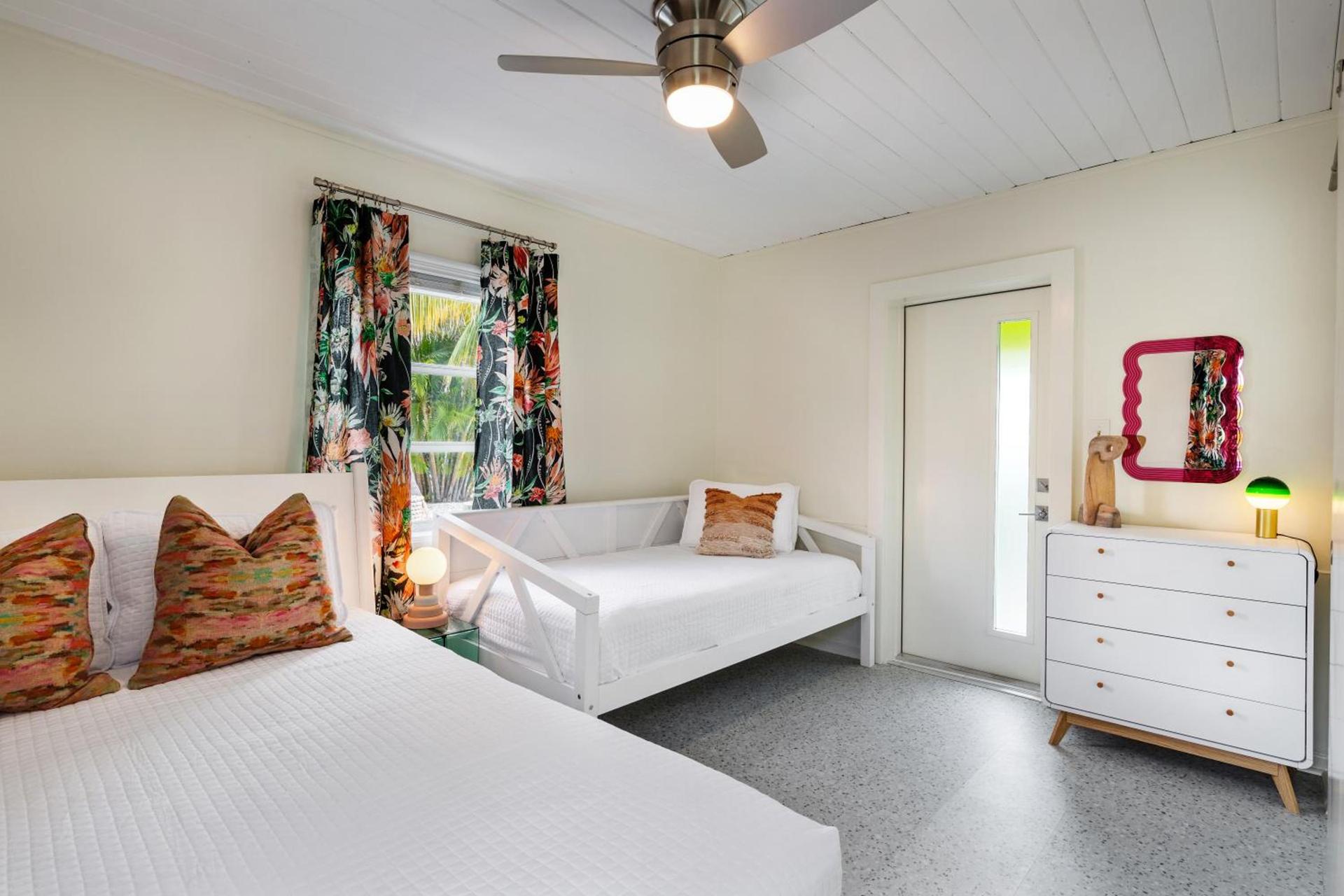 Sunset Inn and Cabanas photo 5