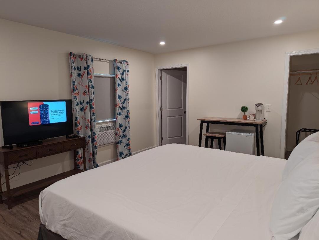 The Honey Bee Motel photo 11