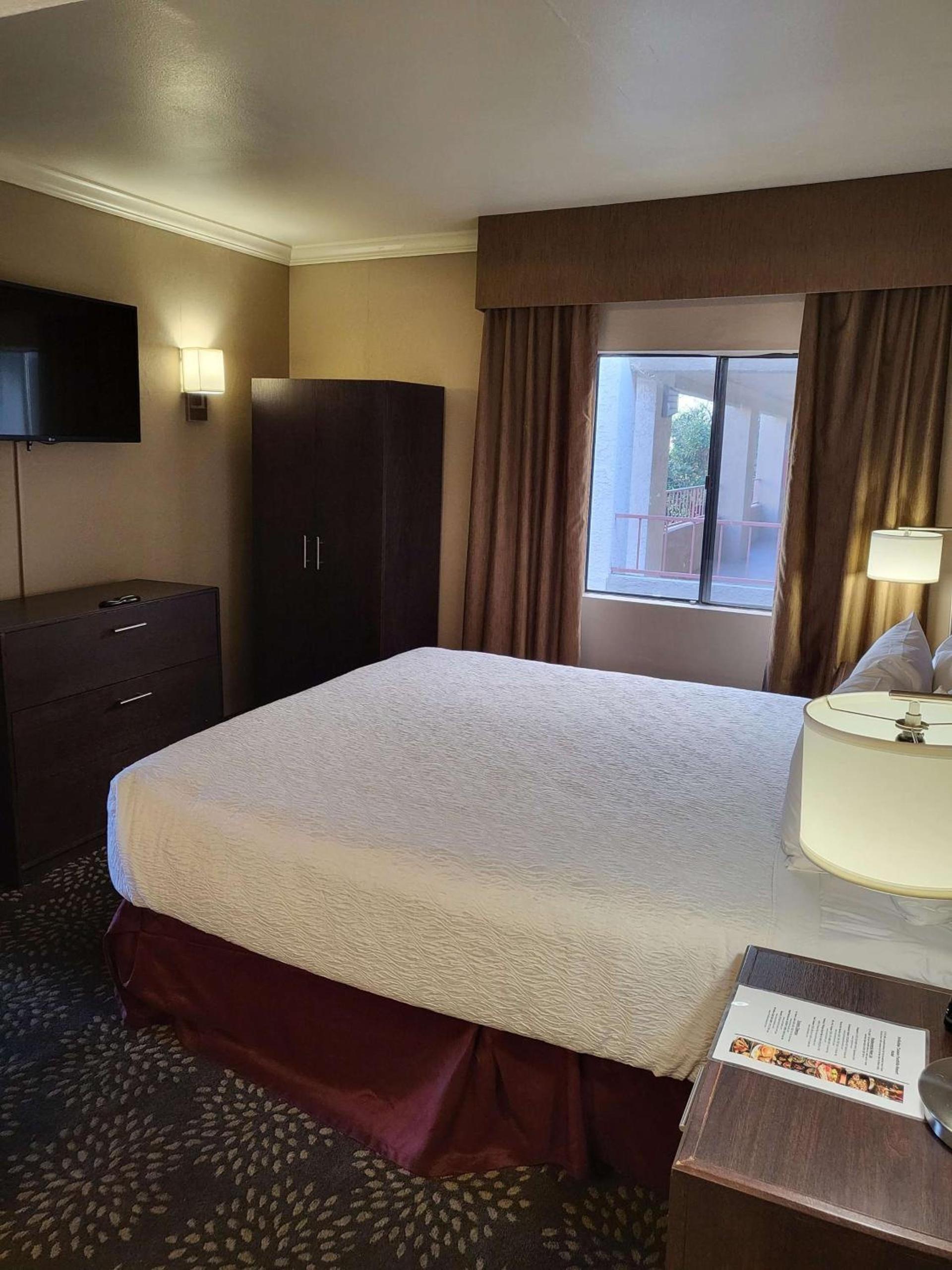 Best Western InnSuites Tucson Foothills Hotel & Suites photo 16