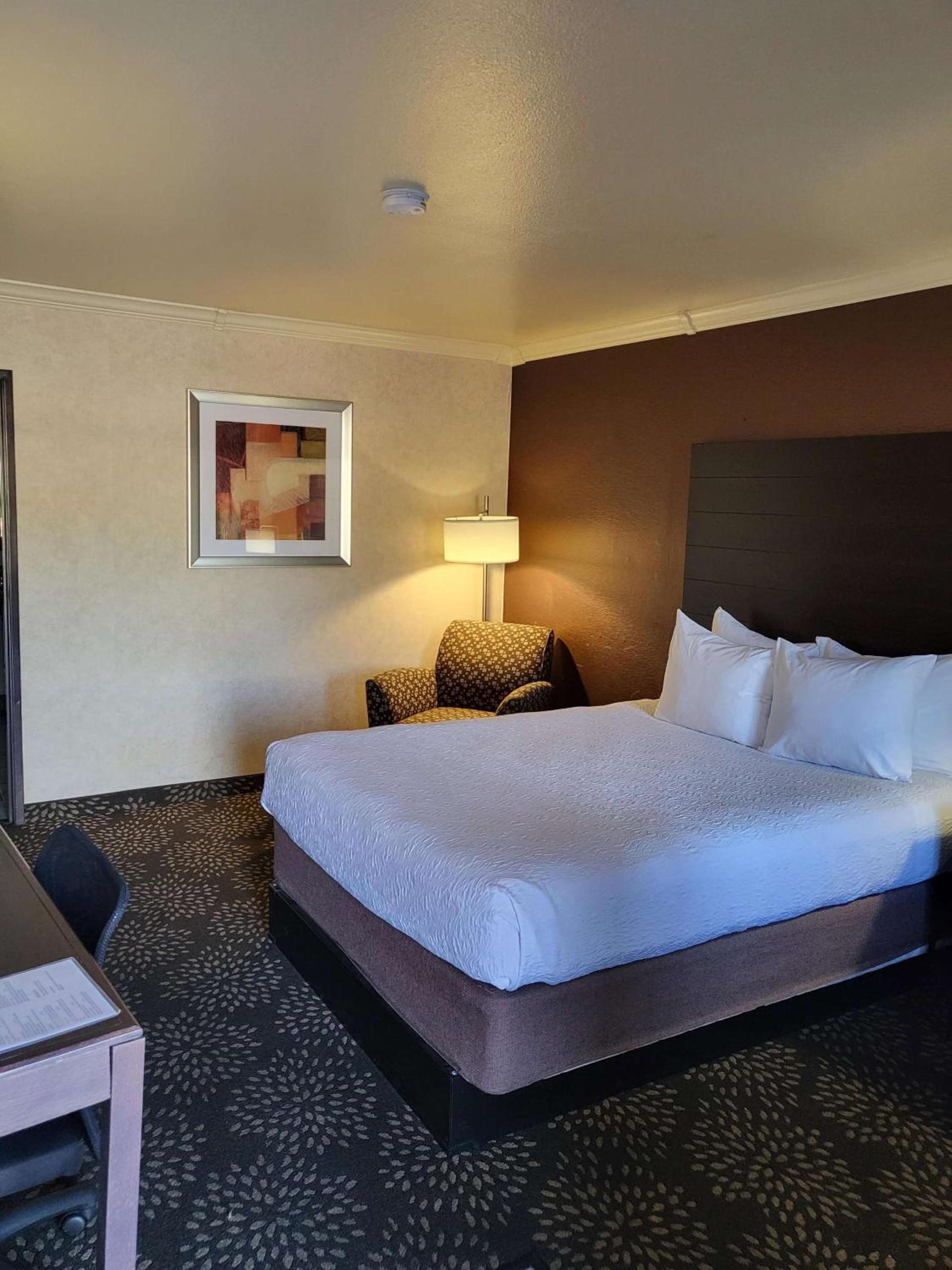 Best Western InnSuites Tucson Foothills Hotel & Suites photo 17