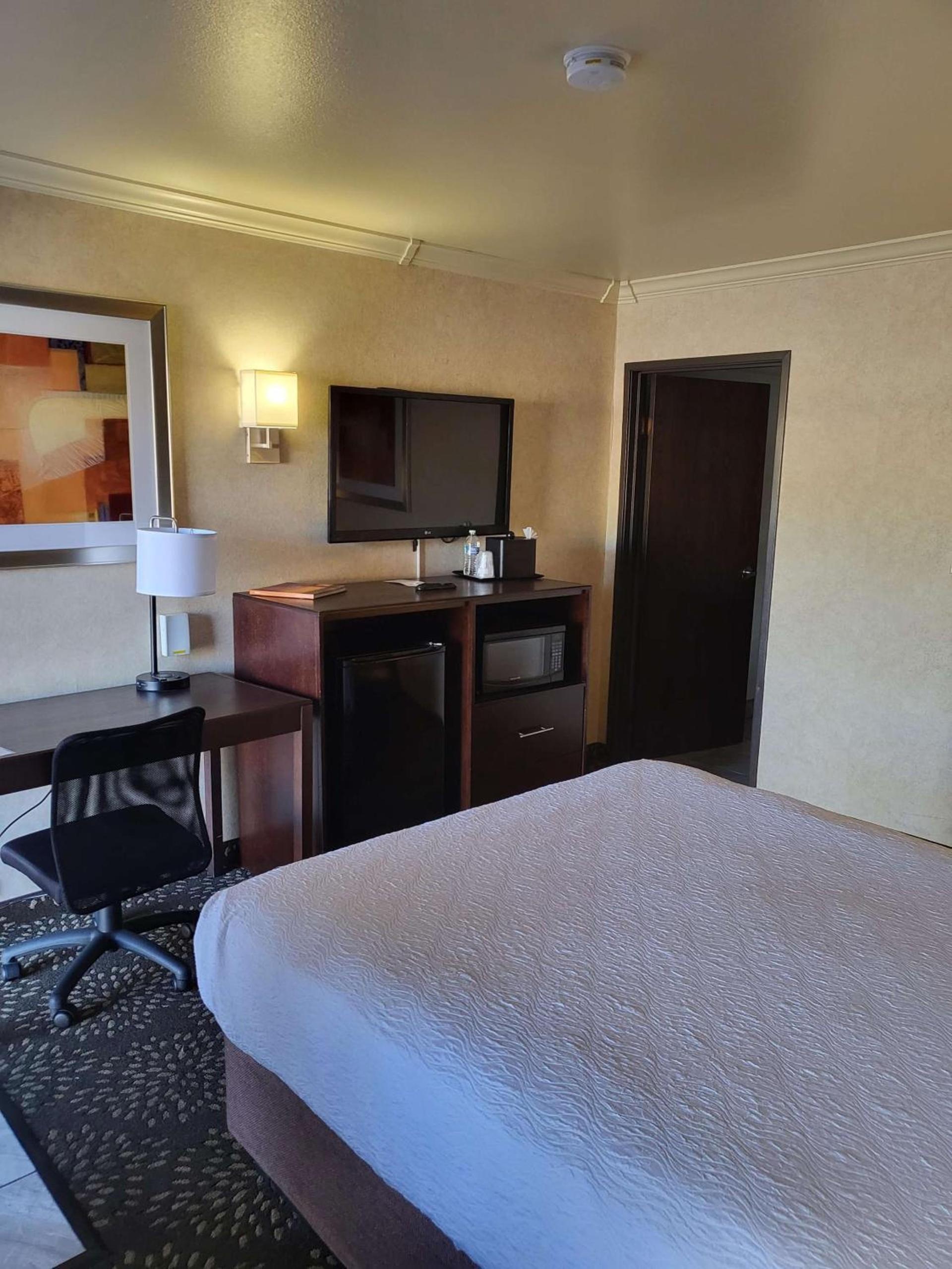 Best Western InnSuites Tucson Foothills Hotel & Suites photo 18