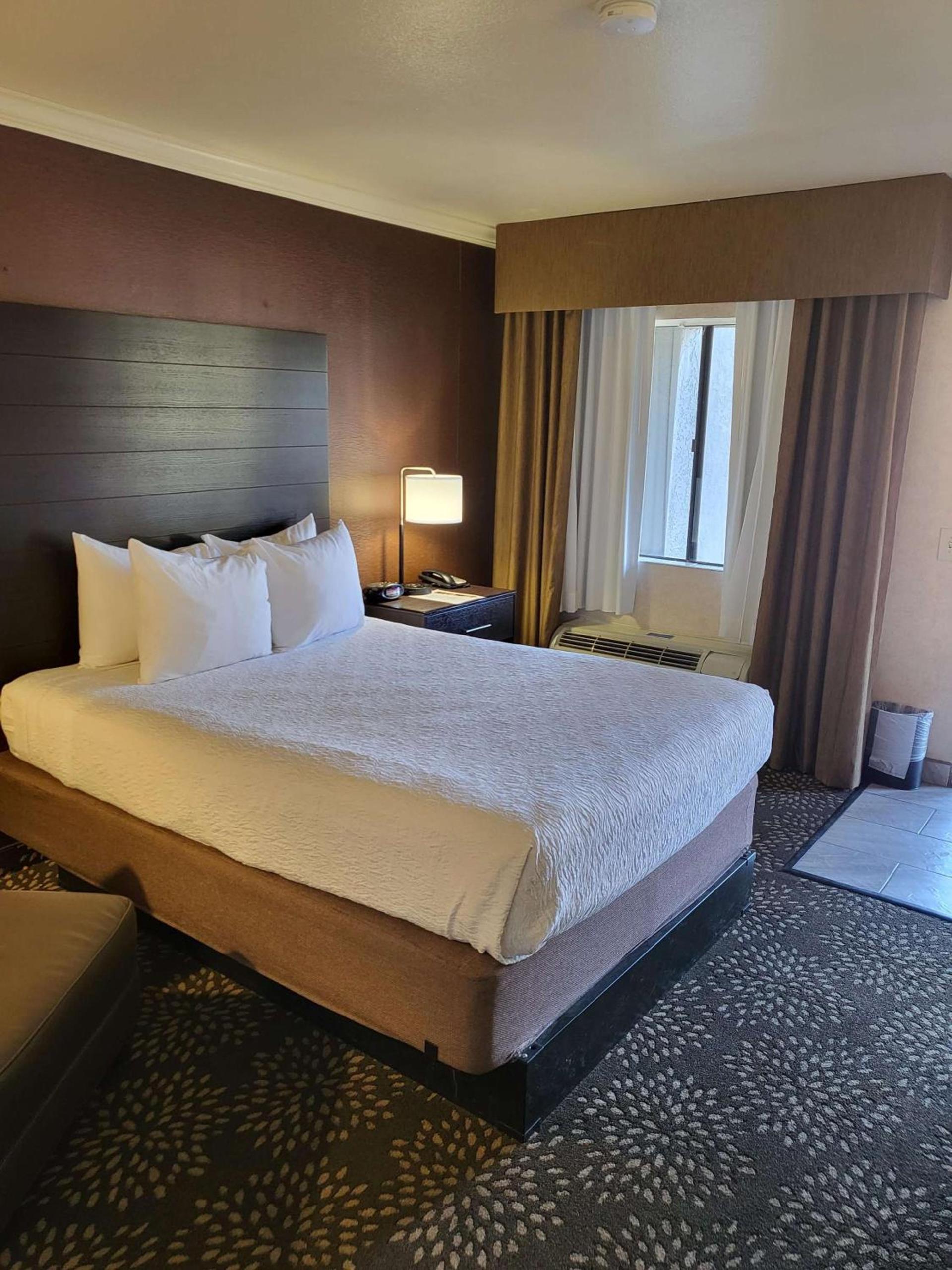 Best Western InnSuites Tucson Foothills Hotel & Suites photo 19