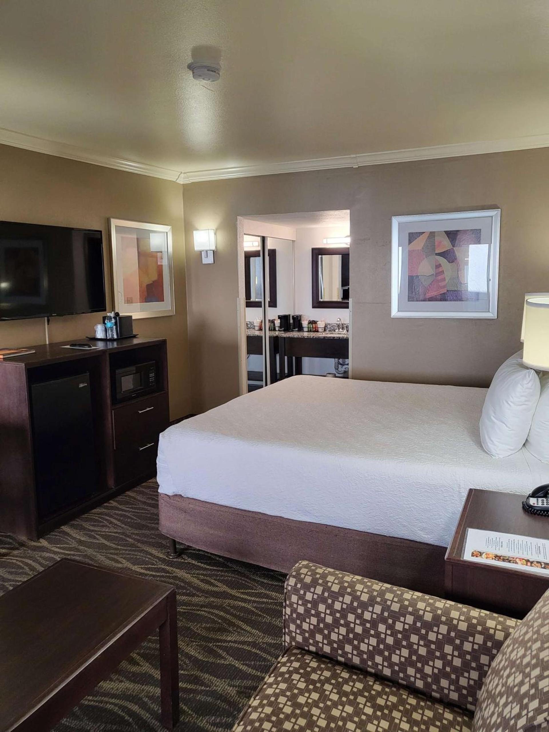 Best Western InnSuites Tucson Foothills Hotel & Suites photo 21
