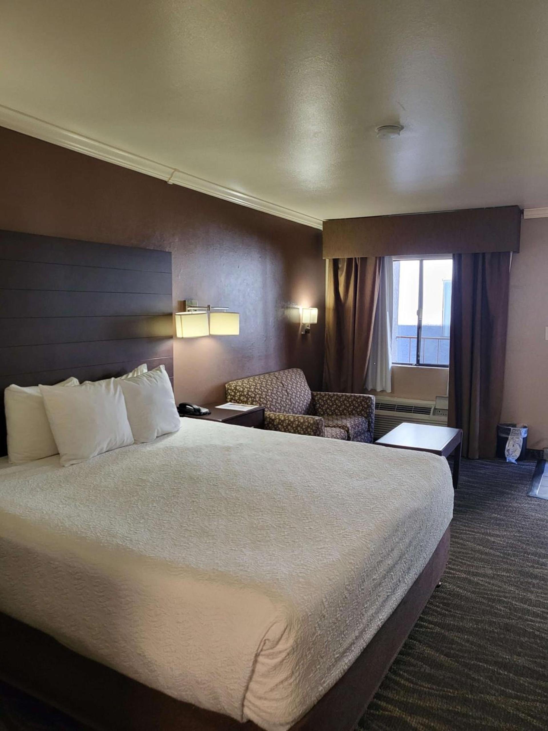 Best Western InnSuites Tucson Foothills Hotel & Suites photo 22