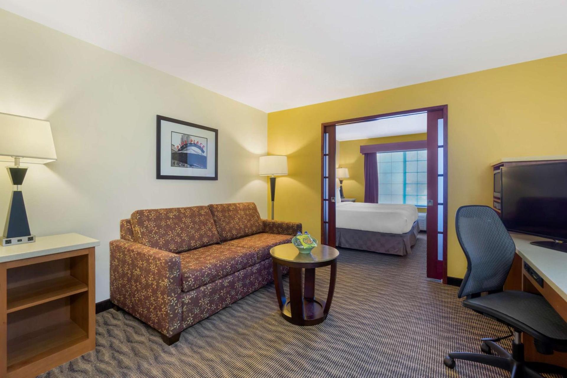 Best Western Plus Park Place Inn & Suites photo 2