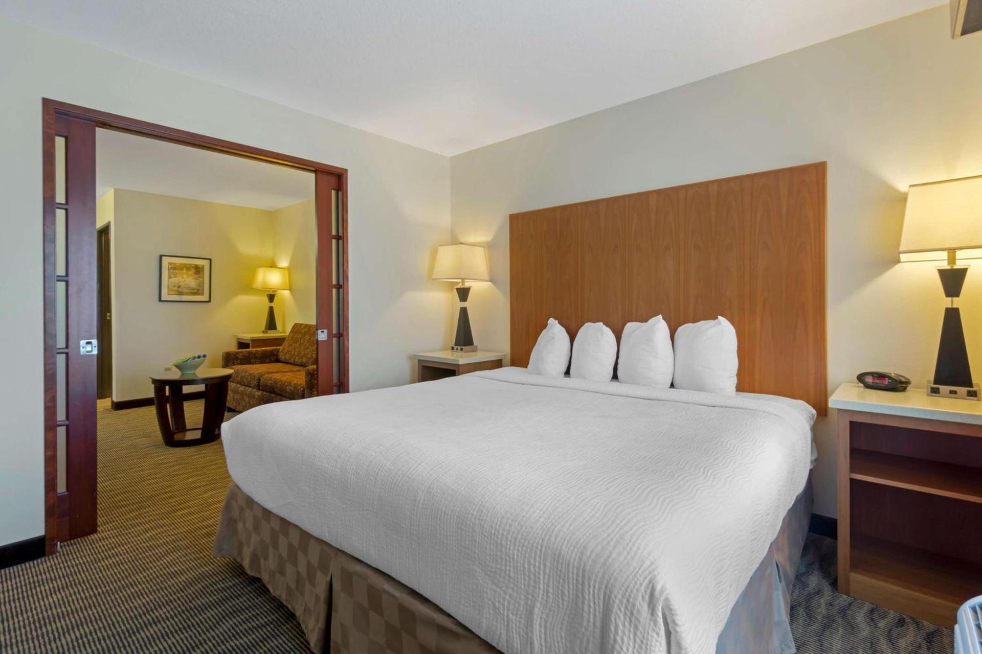 Best Western Plus Park Place Inn & Suites photo 3