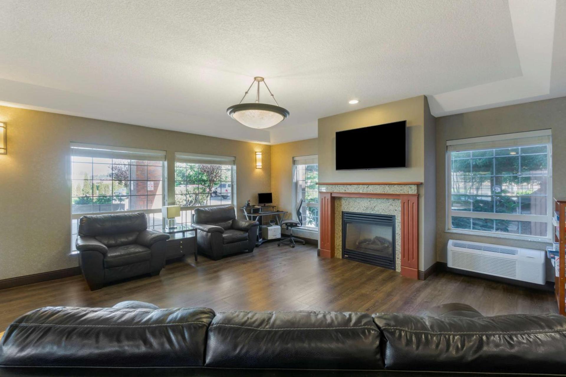 Best Western Plus Park Place Inn & Suites photo 4