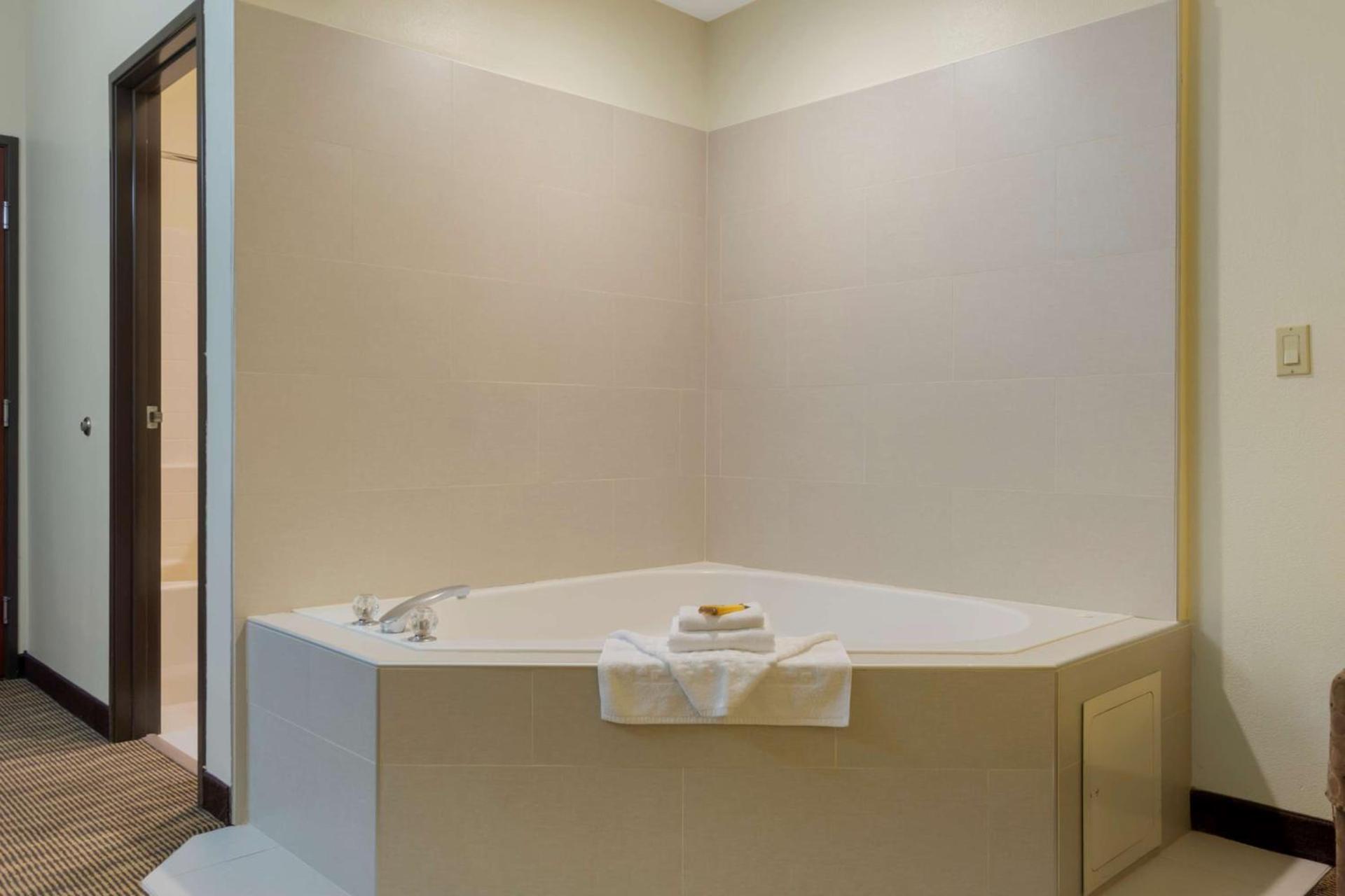 Best Western Plus Park Place Inn & Suites photo 21