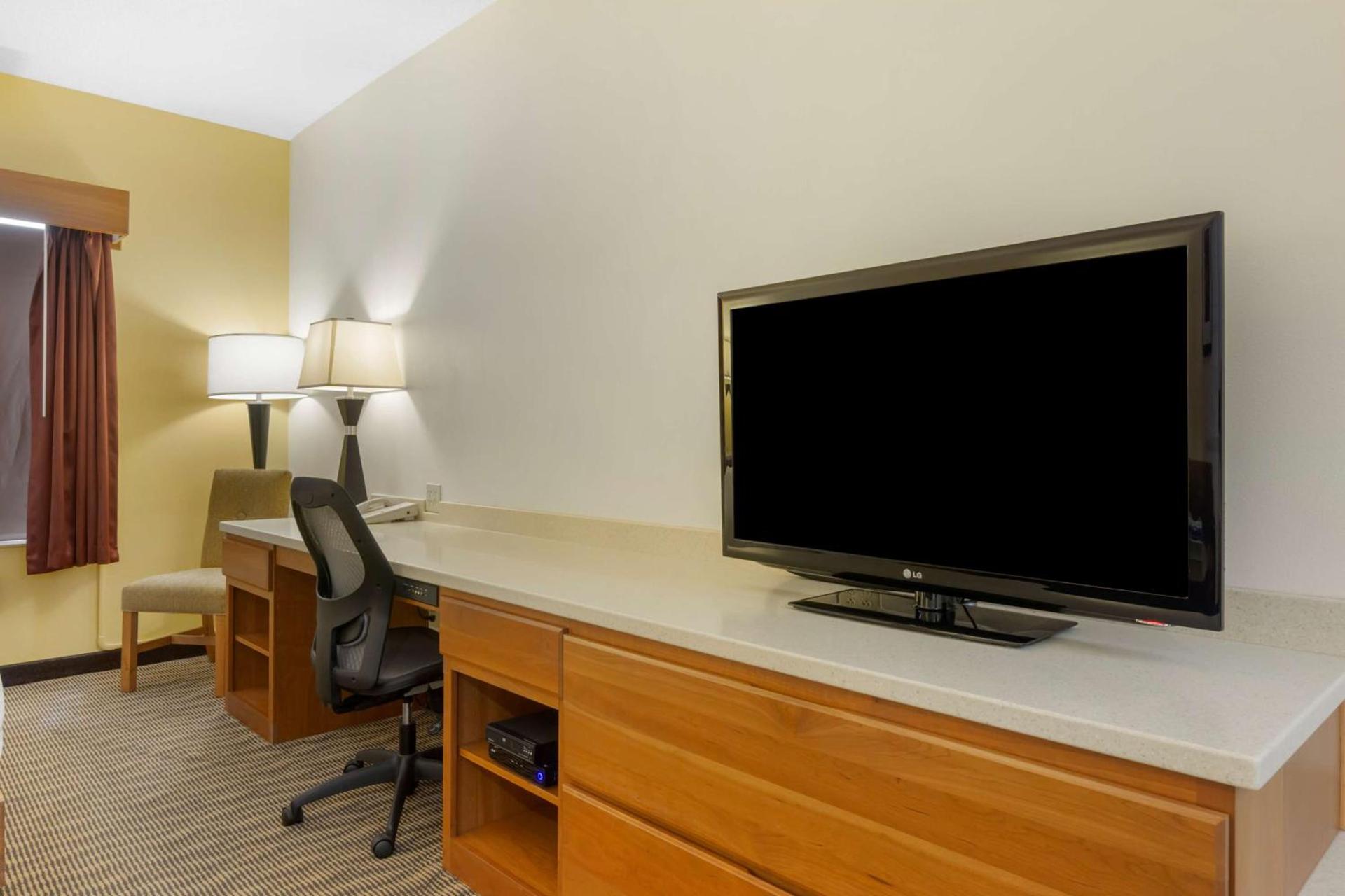 Best Western Plus Park Place Inn & Suites photo 22